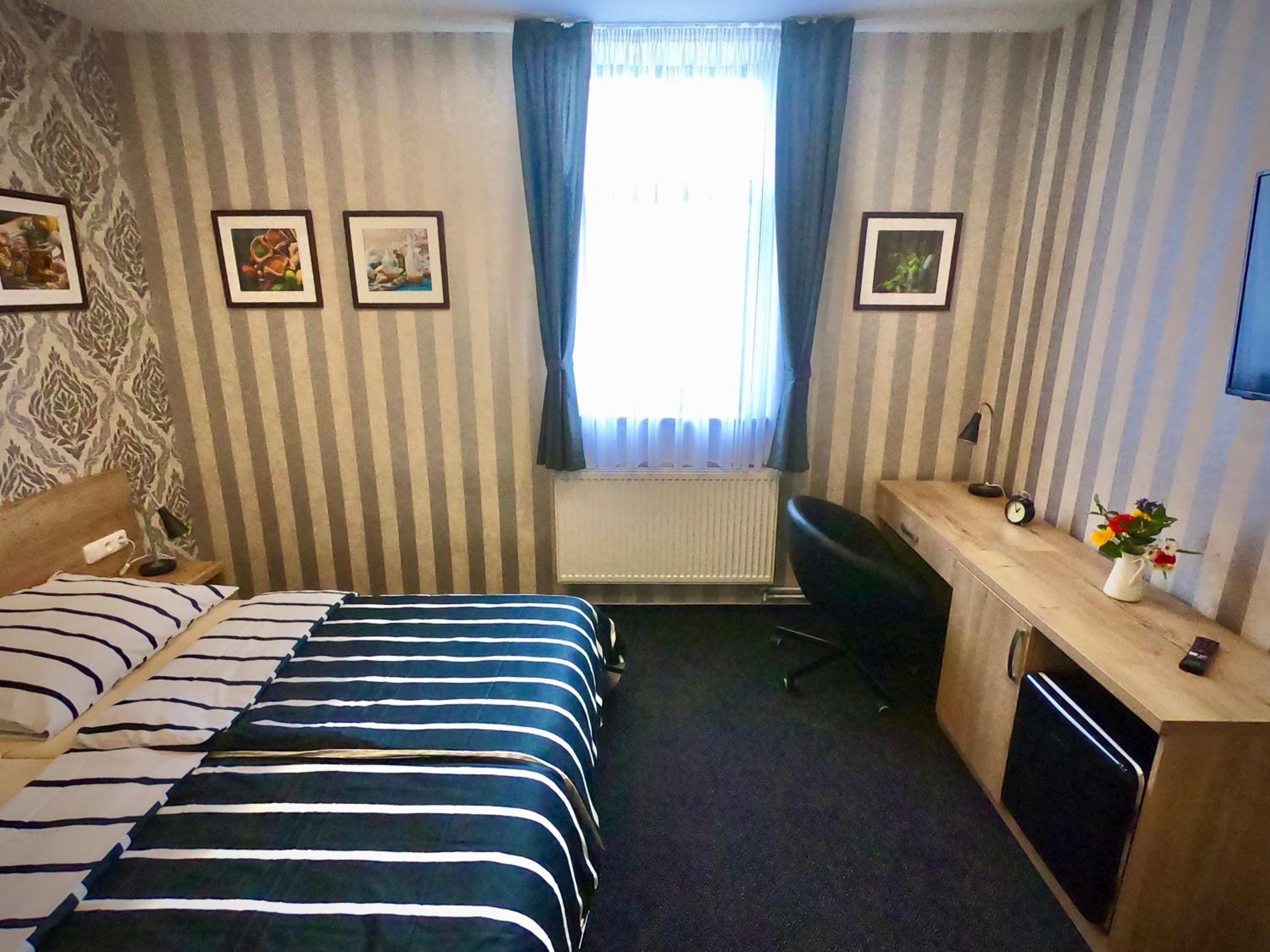 Double or Twin Room with Bathroom - Photo 1