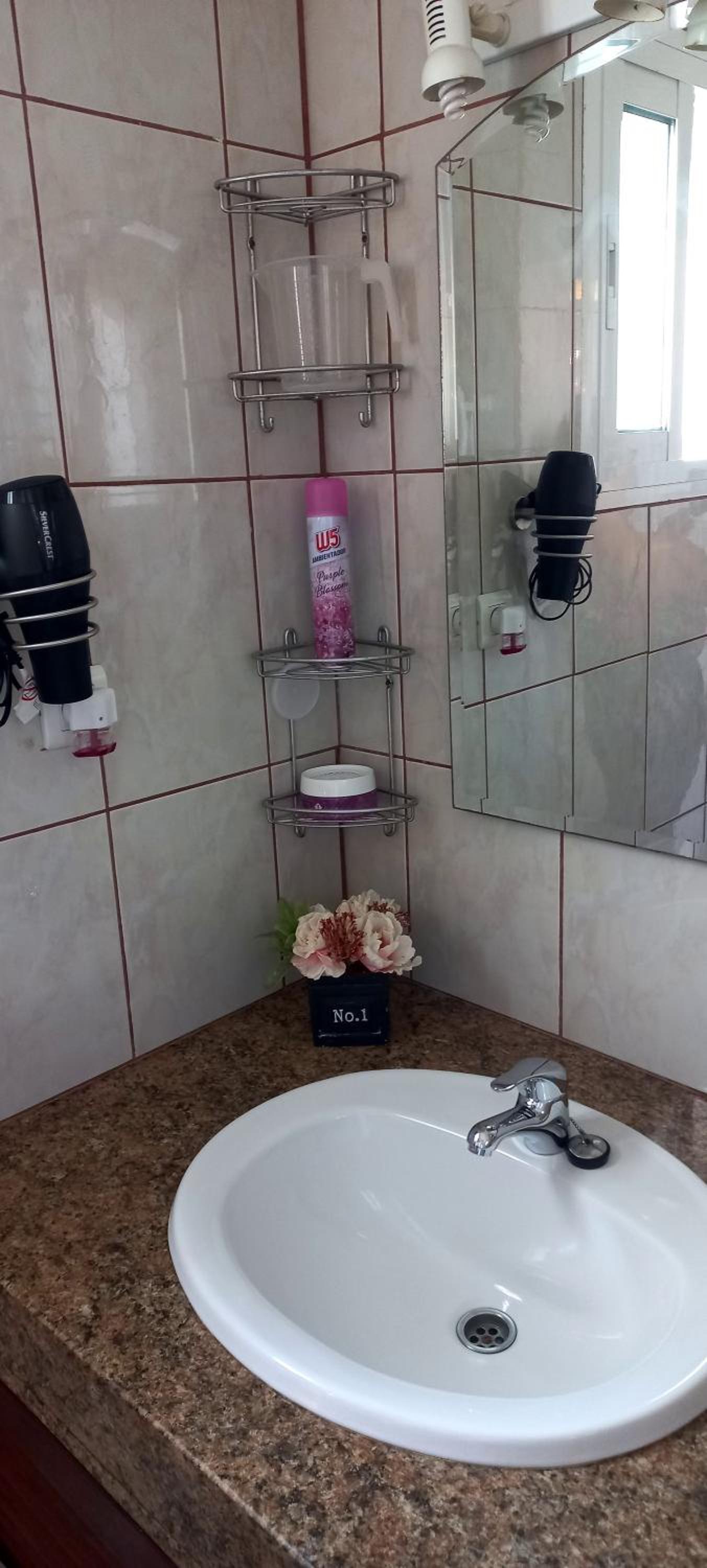 Double Room - Photo 5