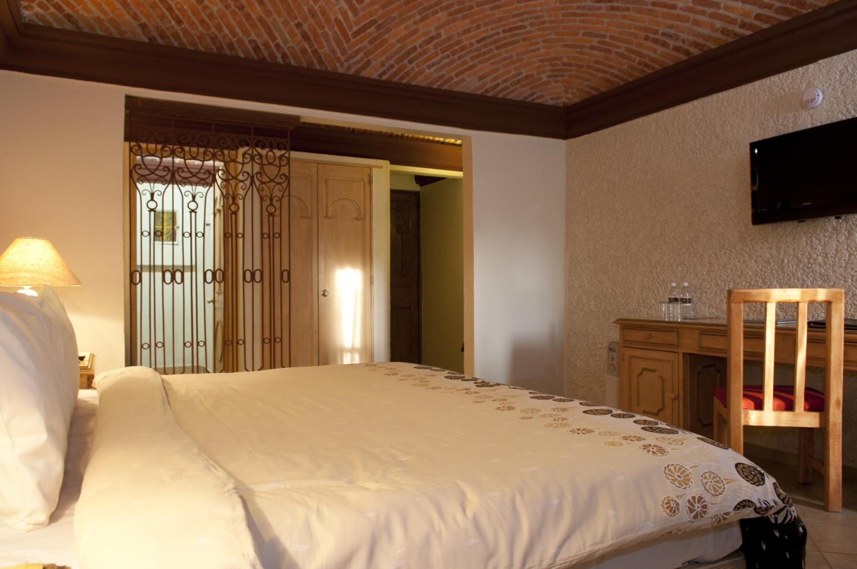 Double Room with Two Double Beds - Photo 6