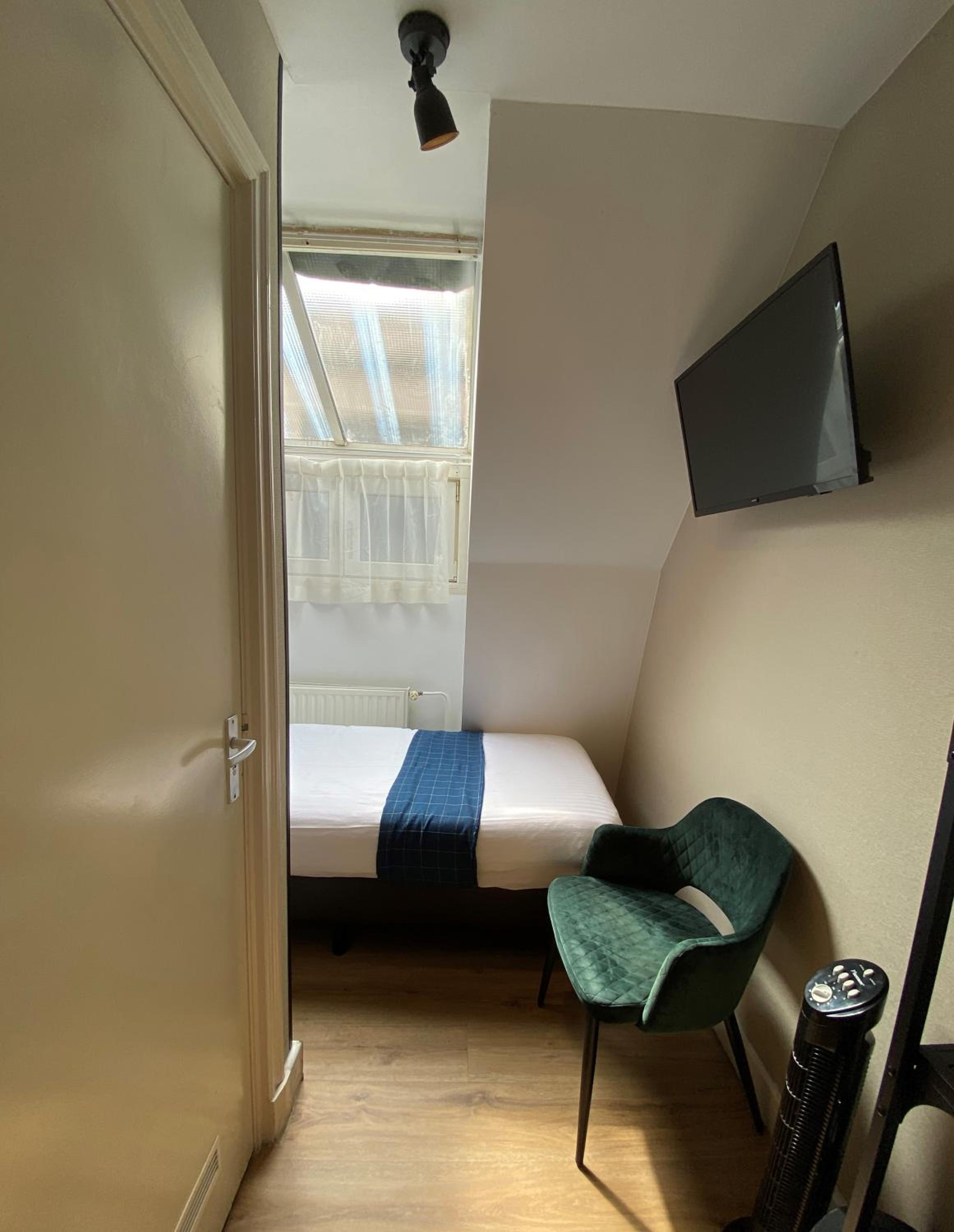Single Room photo 2
