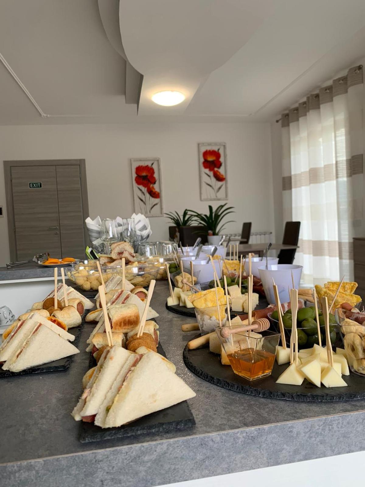 Double Room - Photo 9