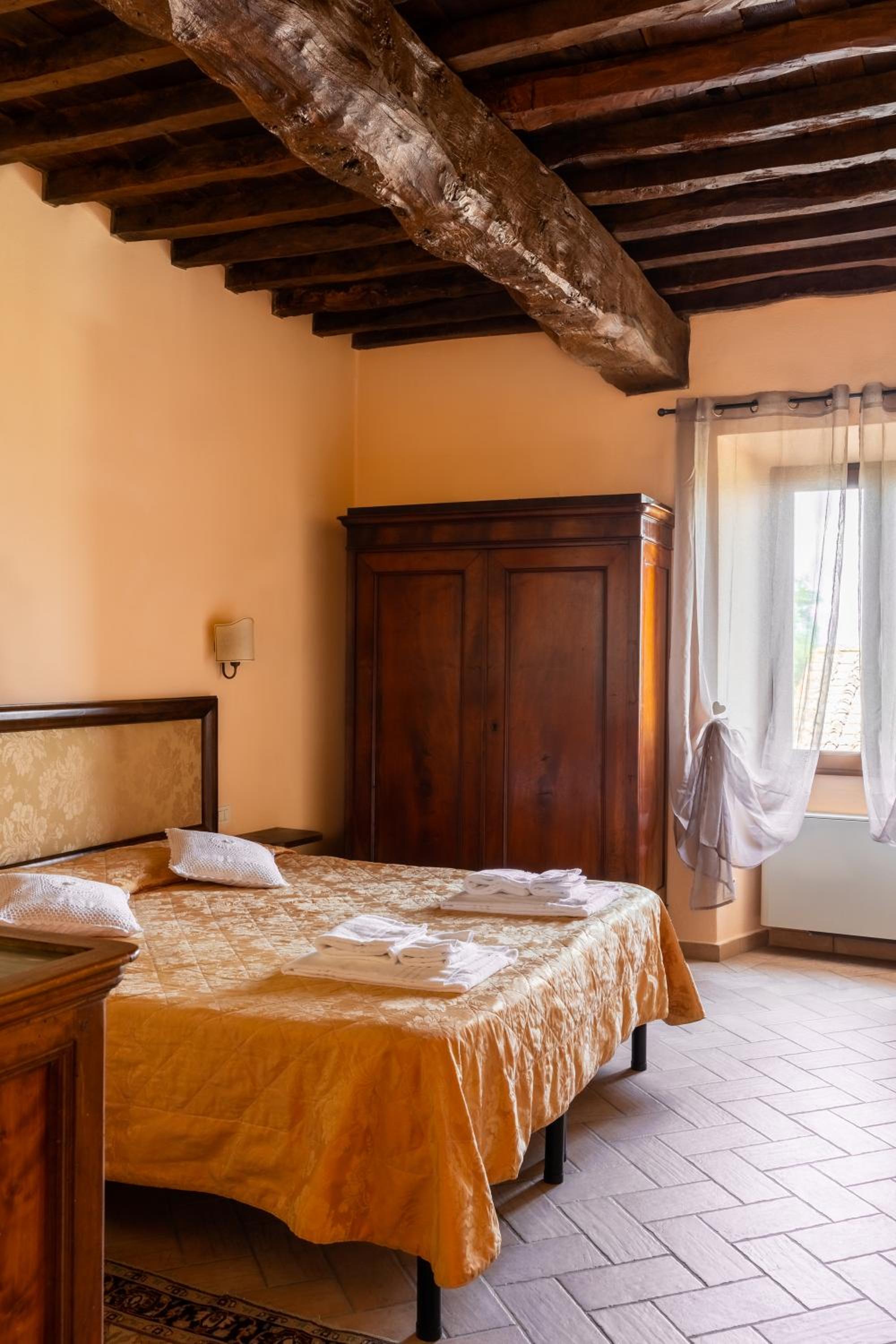 Double or Twin Room - Photo 8