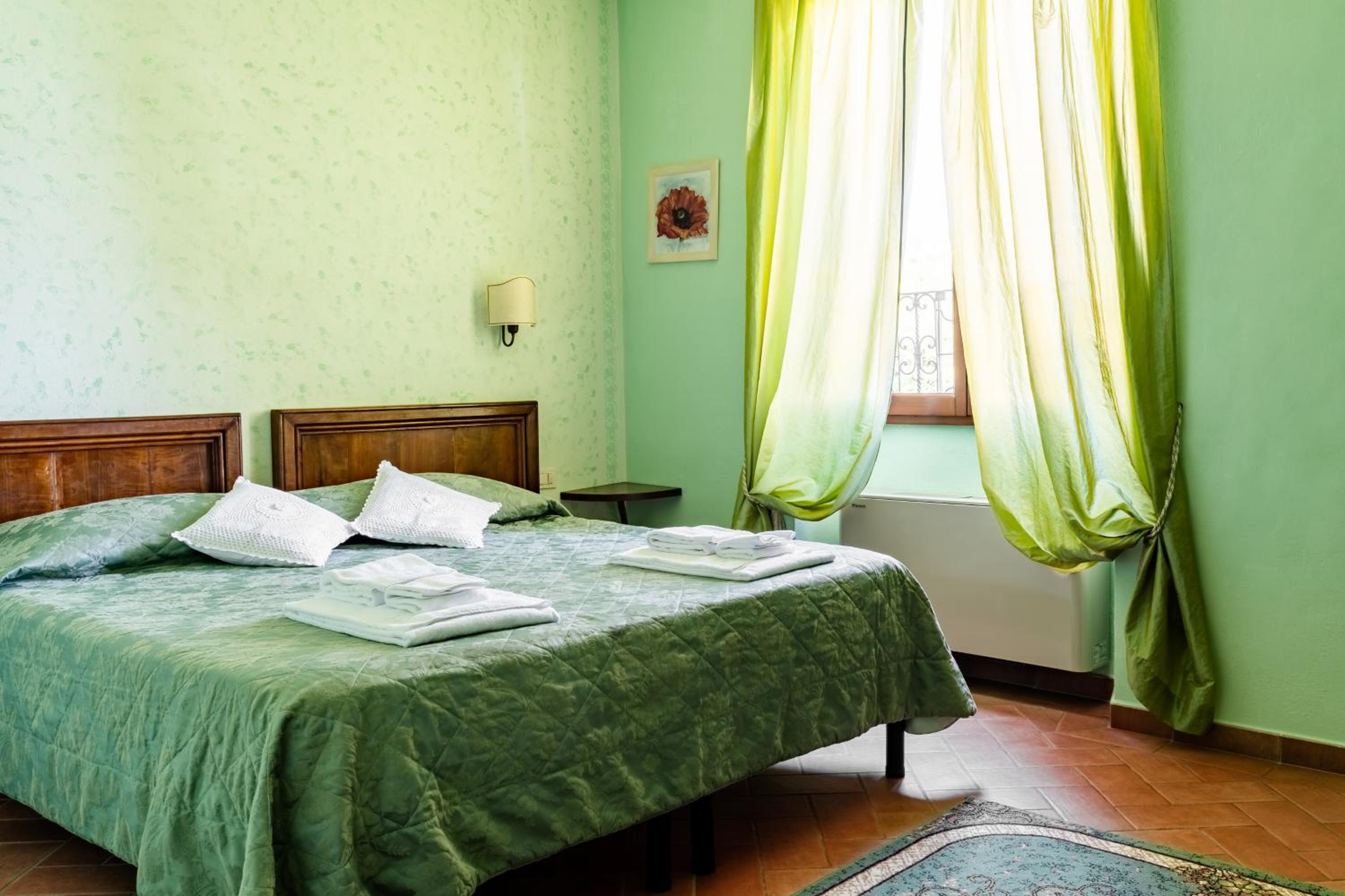 Double or Twin Room - Photo 6
