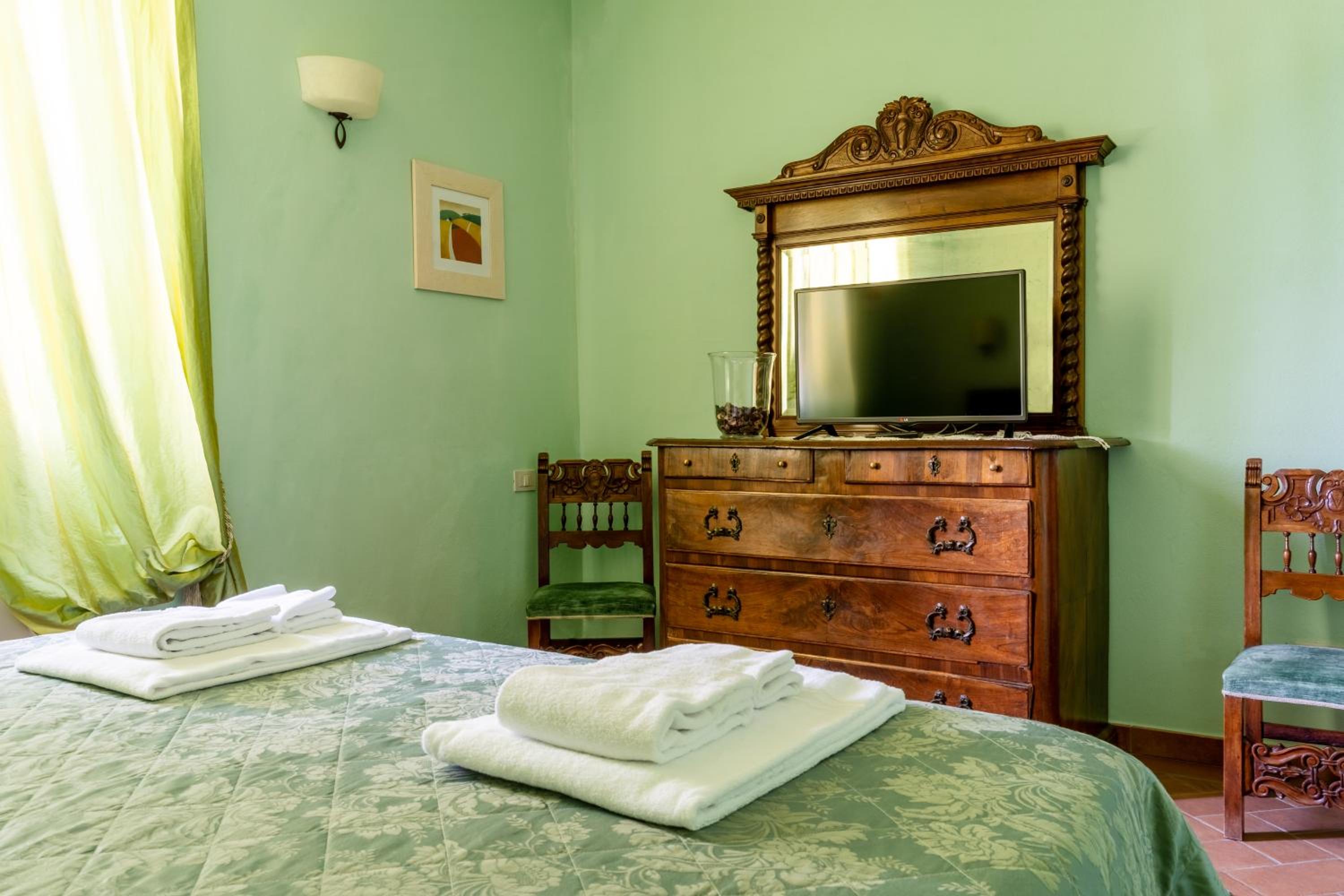 Double or Twin Room - Photo 7