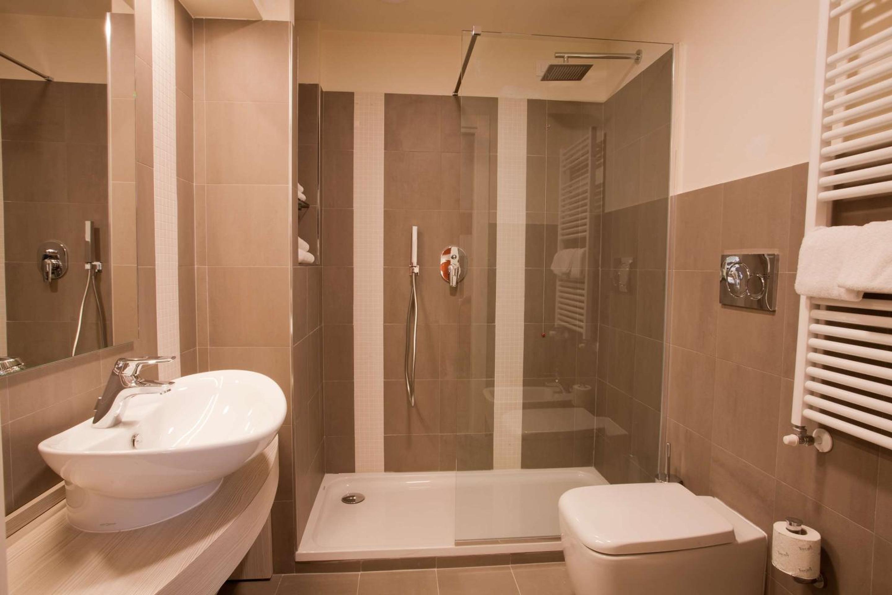 Standard Queen Room - Non-Smoking - Photo 3