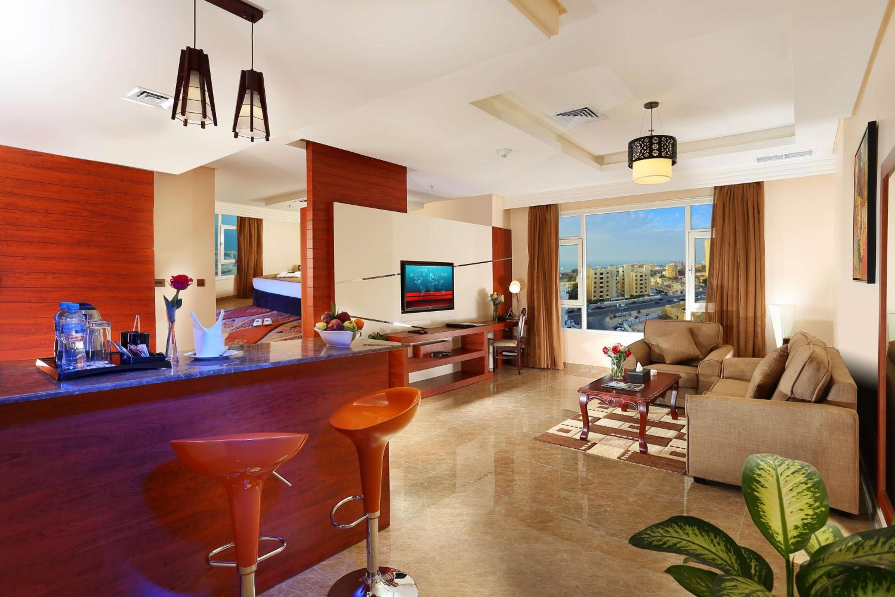Executive King Suite with Kitchenette and Living Room photo 2