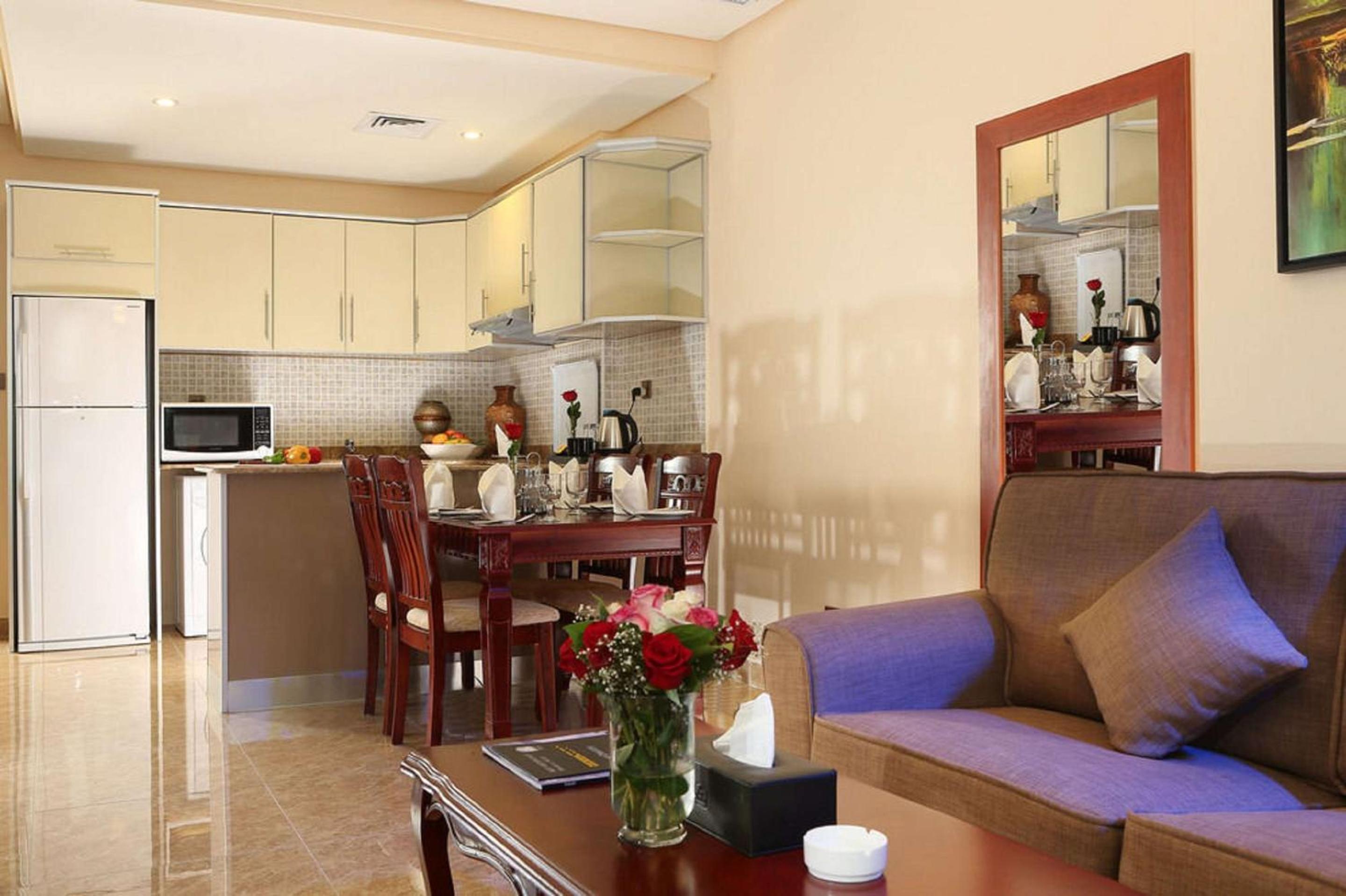 Executive King Suite with Kitchenette and Living Room photo 3