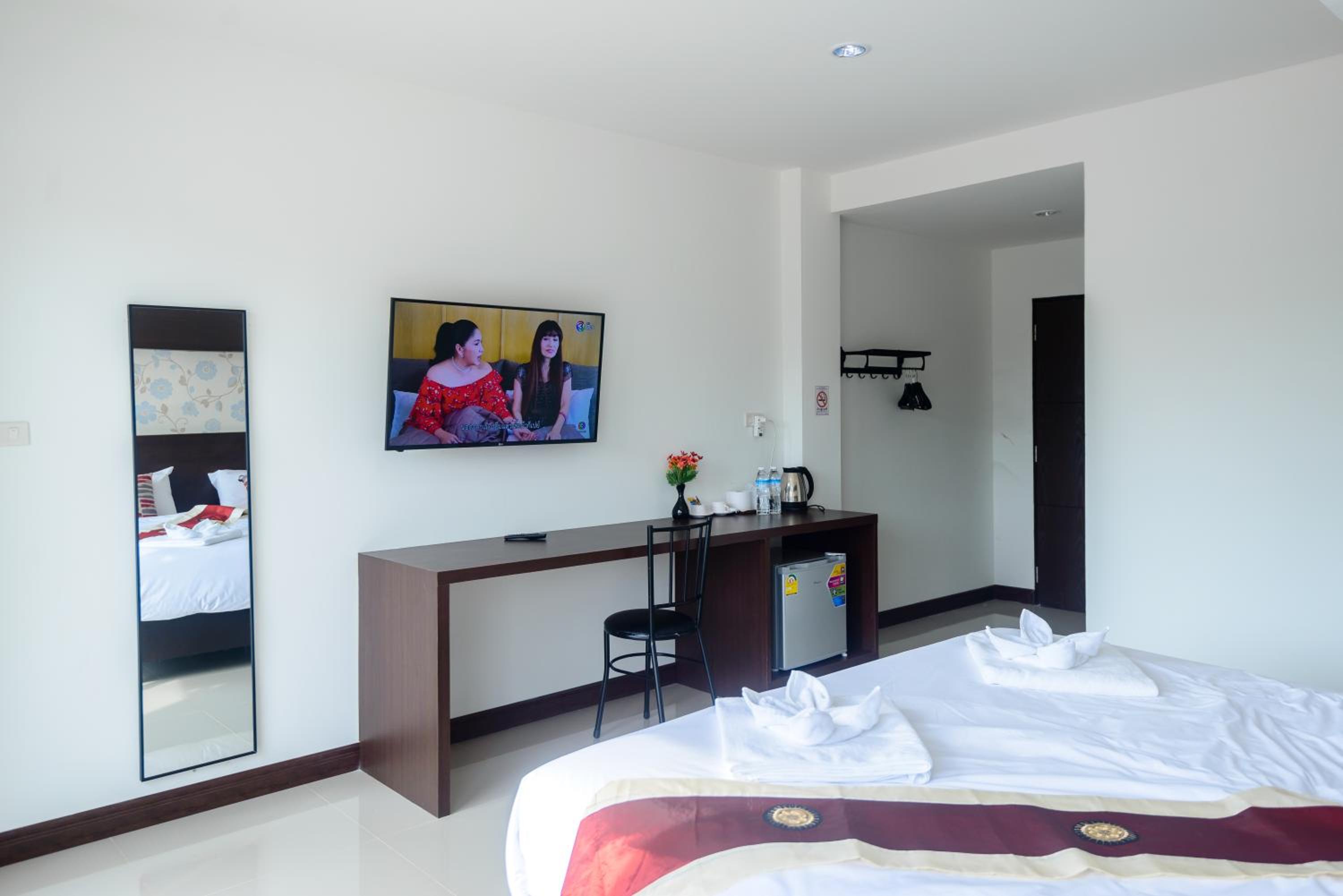 Double Room with Balcony - Photo 12