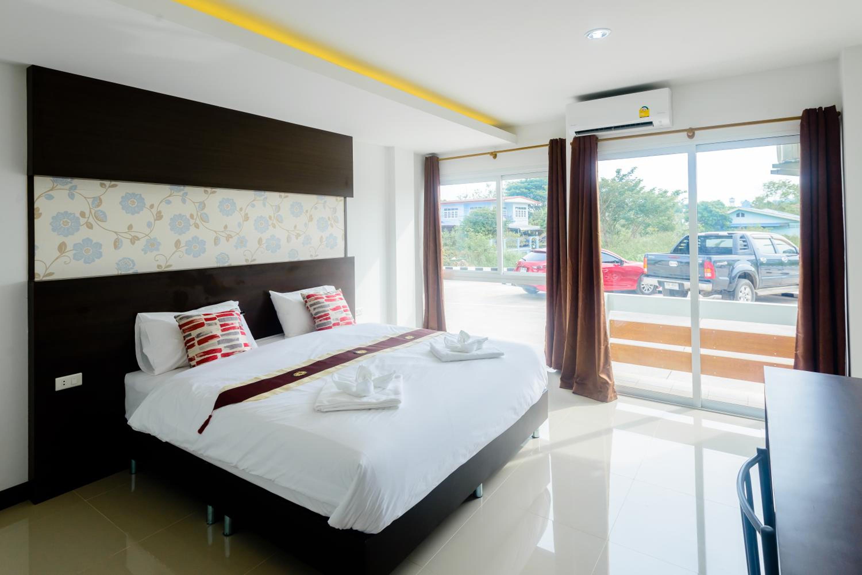 Double Room with Balcony - Photo 11