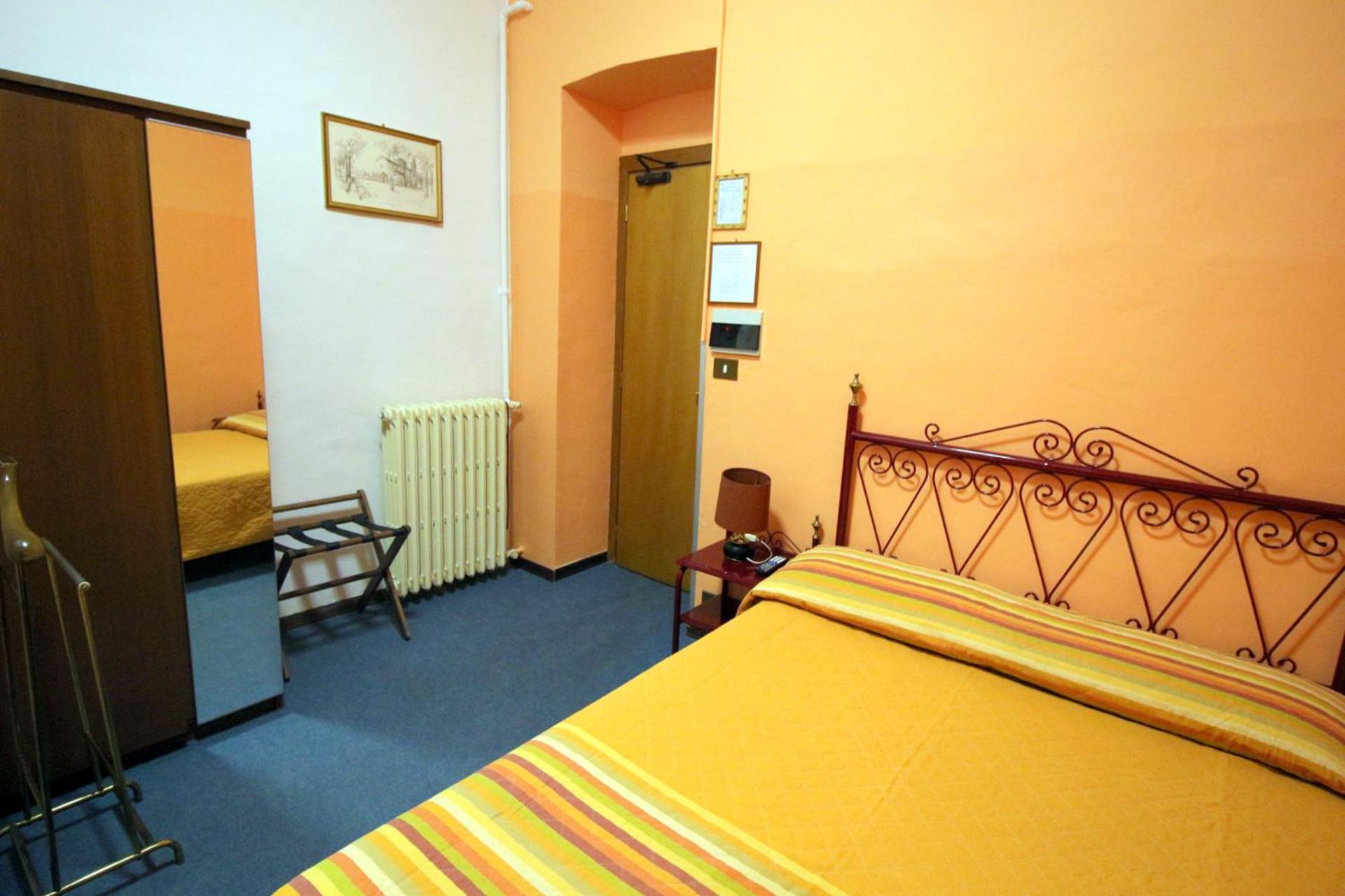 Economy Double Room - Photo 5