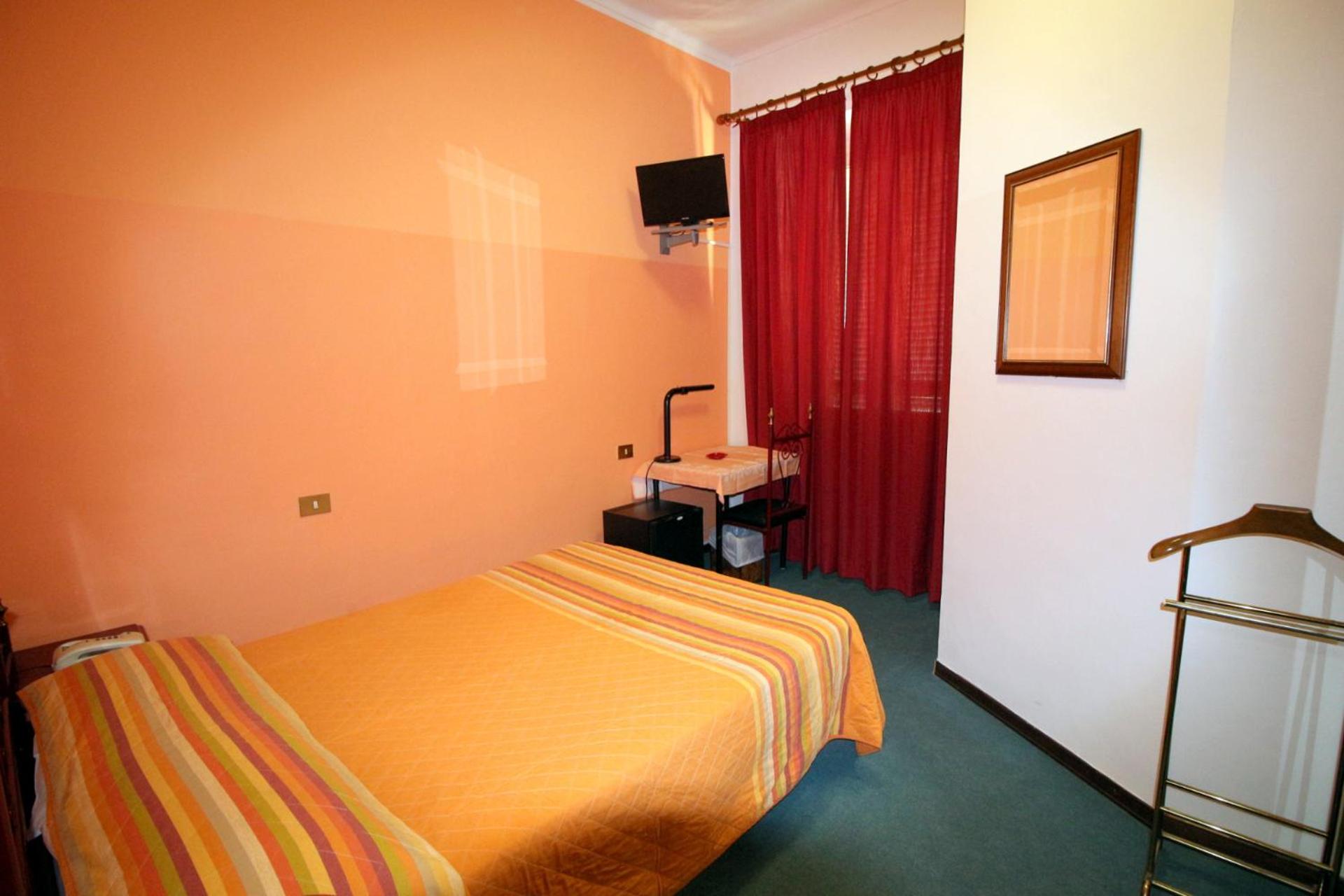 Economy Double Room - Photo 3