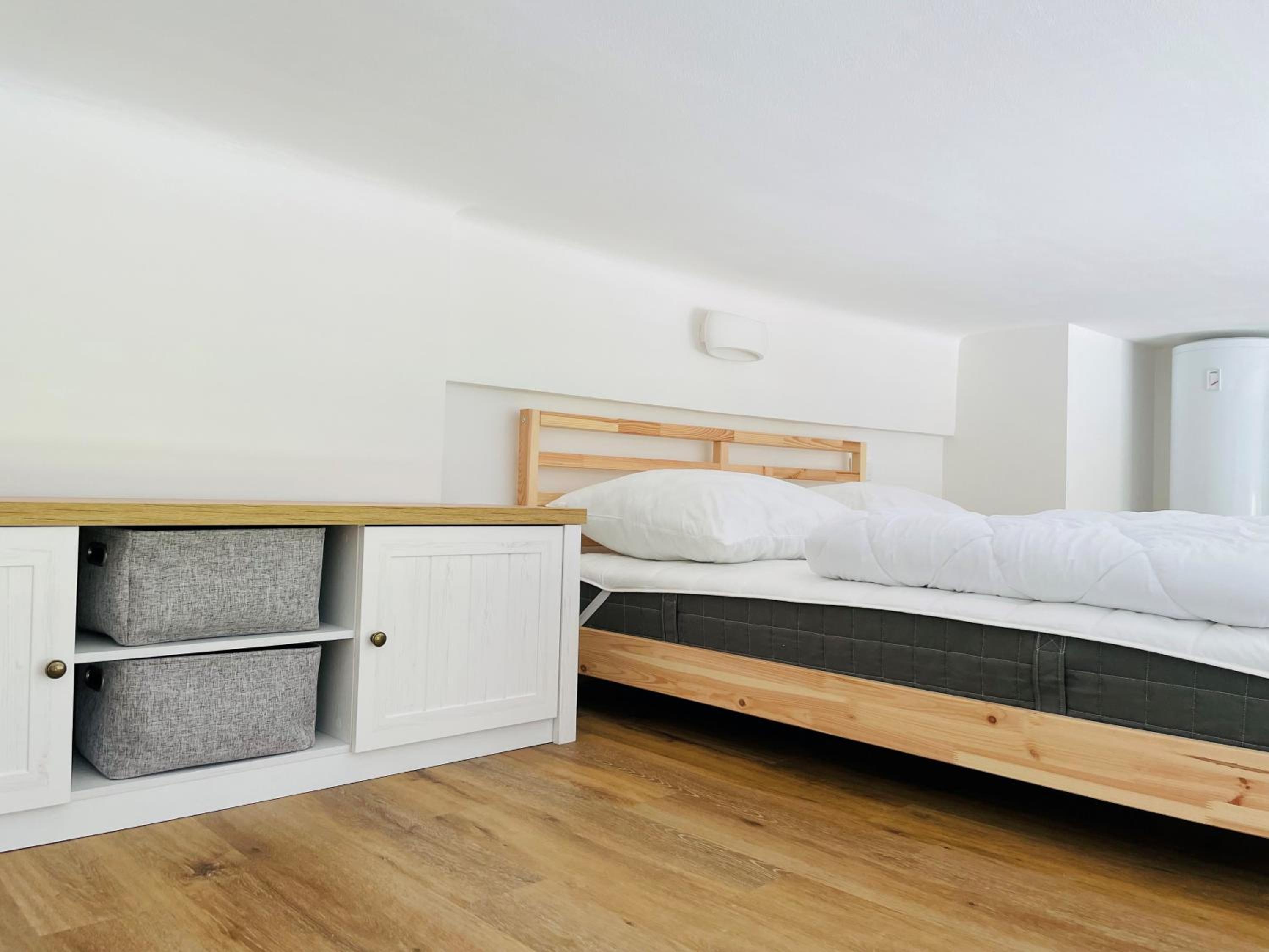 Apartment - Split Level - Photo 7