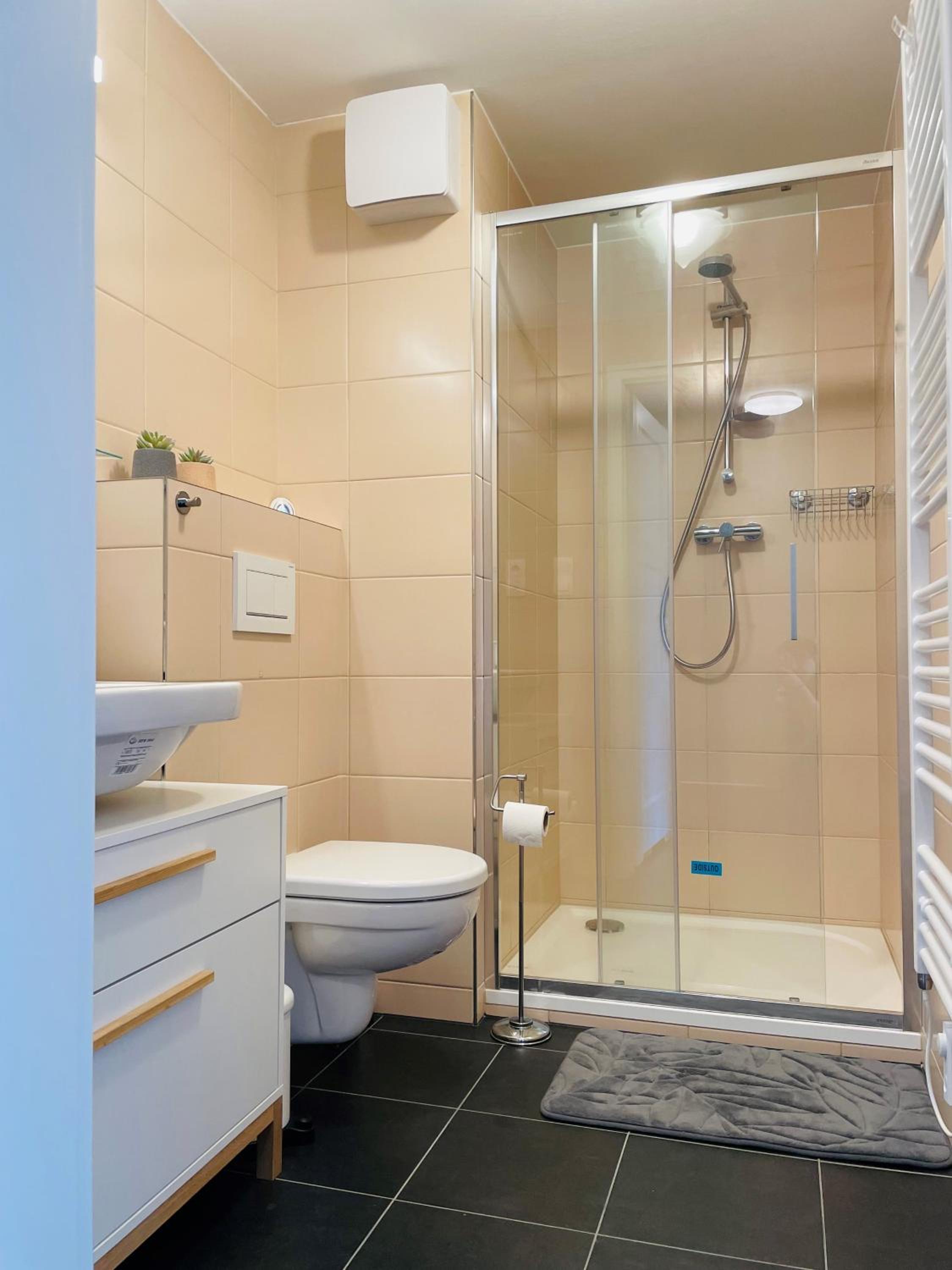 Apartment - Split Level - Photo 20