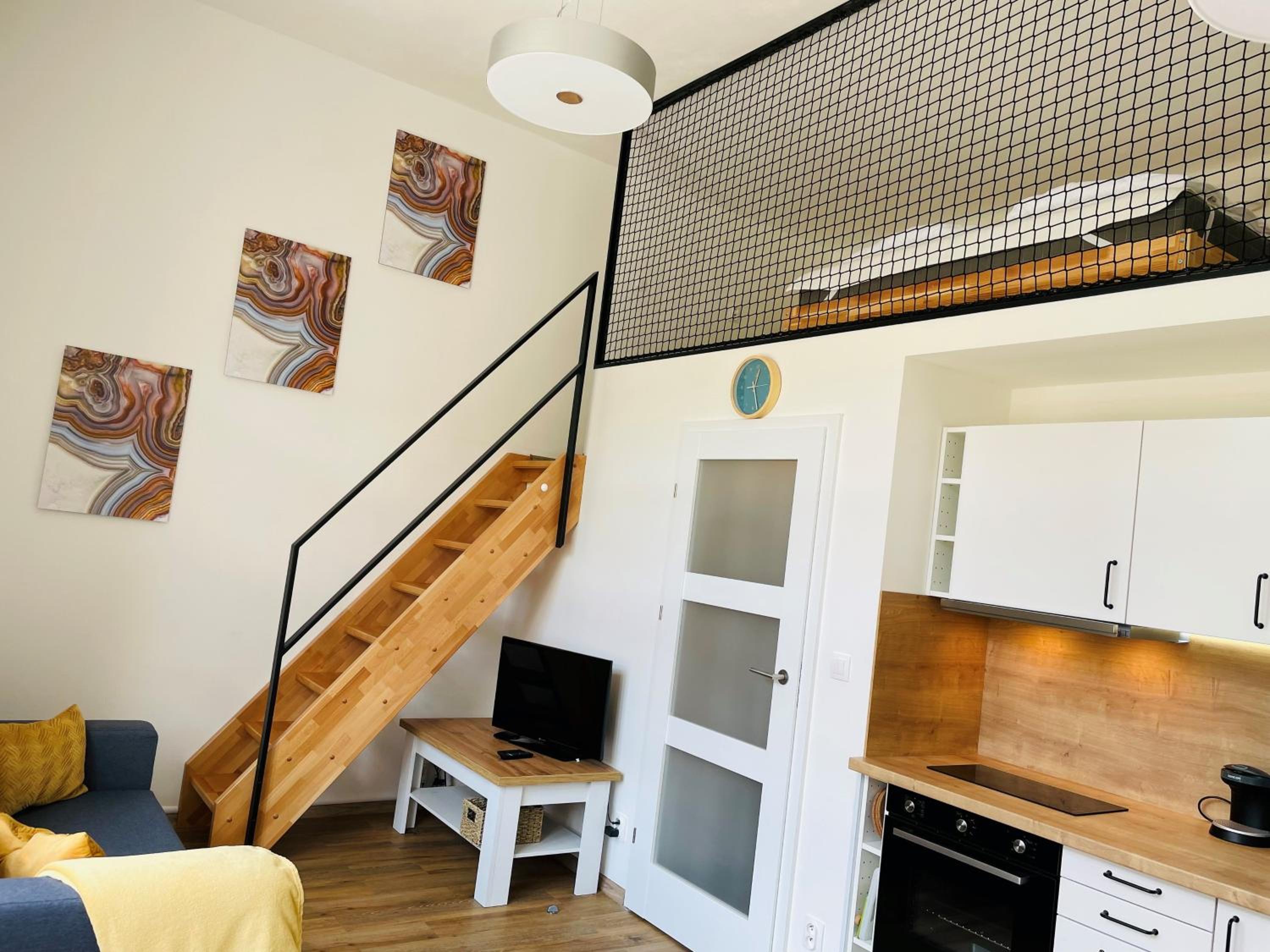 Apartment - Split Level - Photo 19