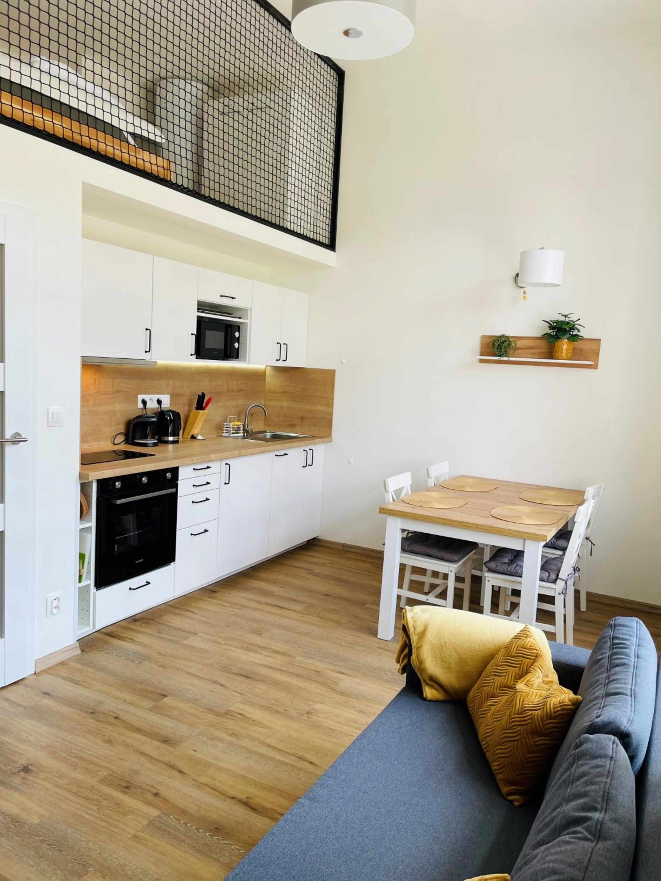 Apartment - Split Level - Photo 18