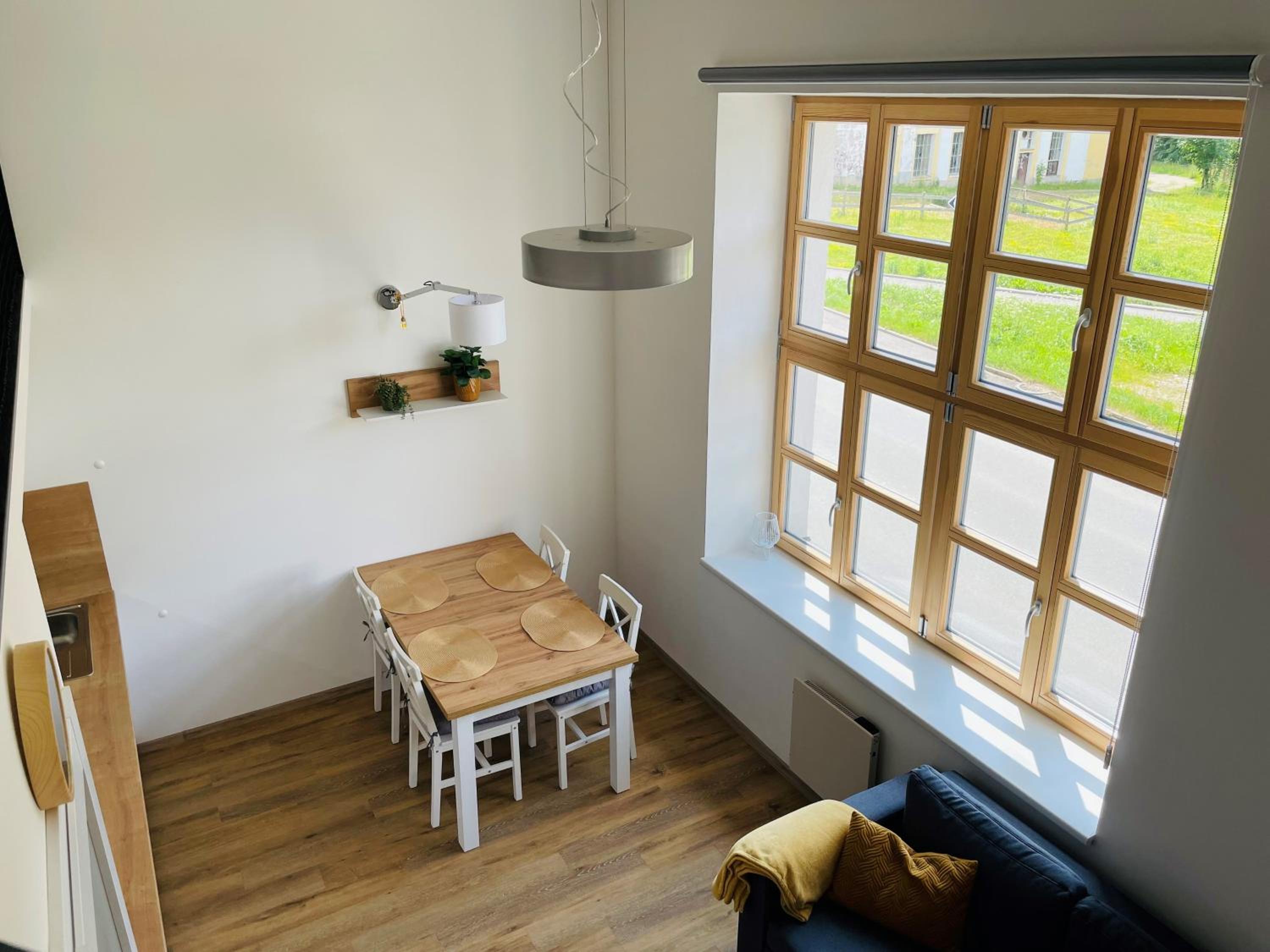 Apartment - Split Level - Photo 3