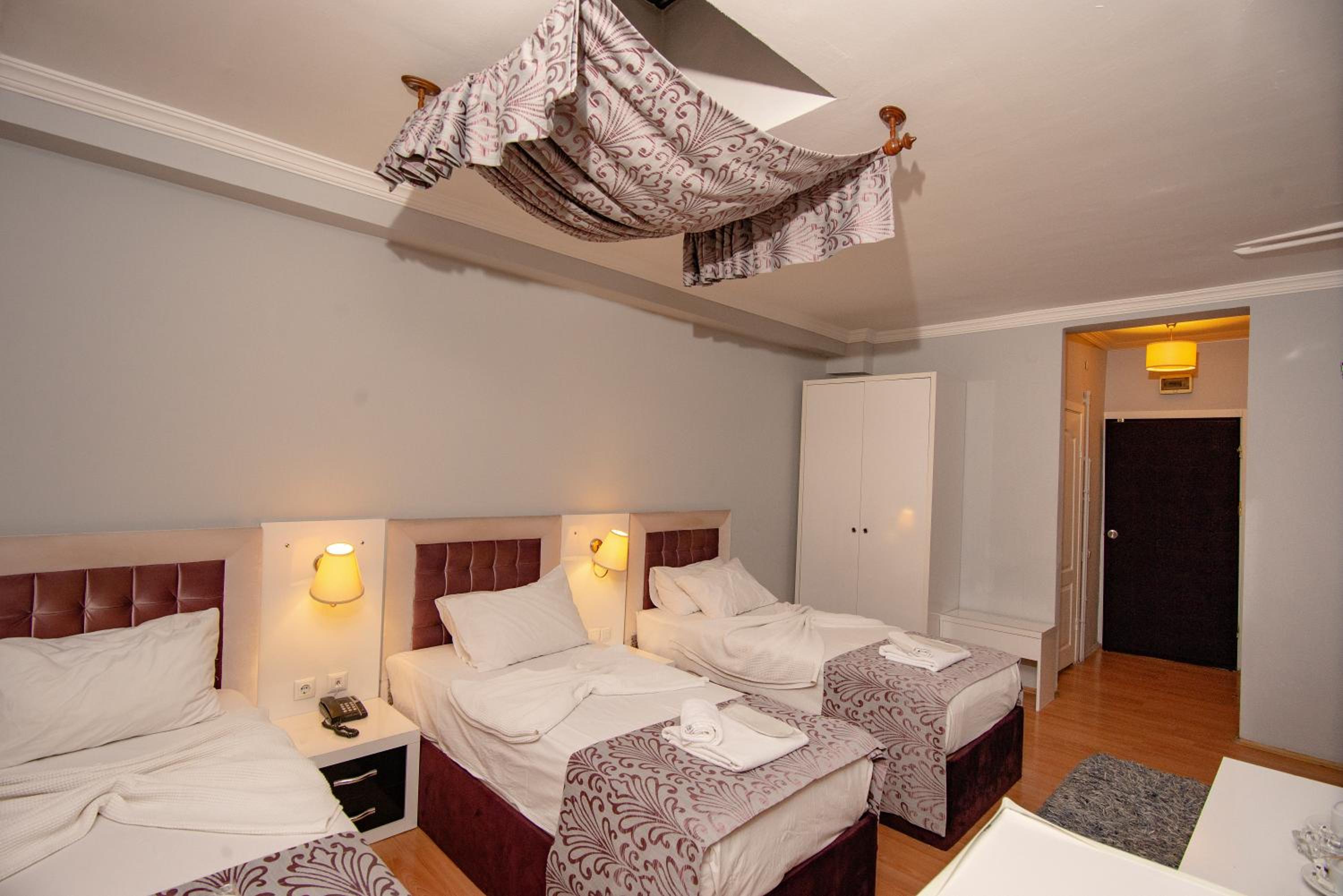 Superior Triple Room photo 3