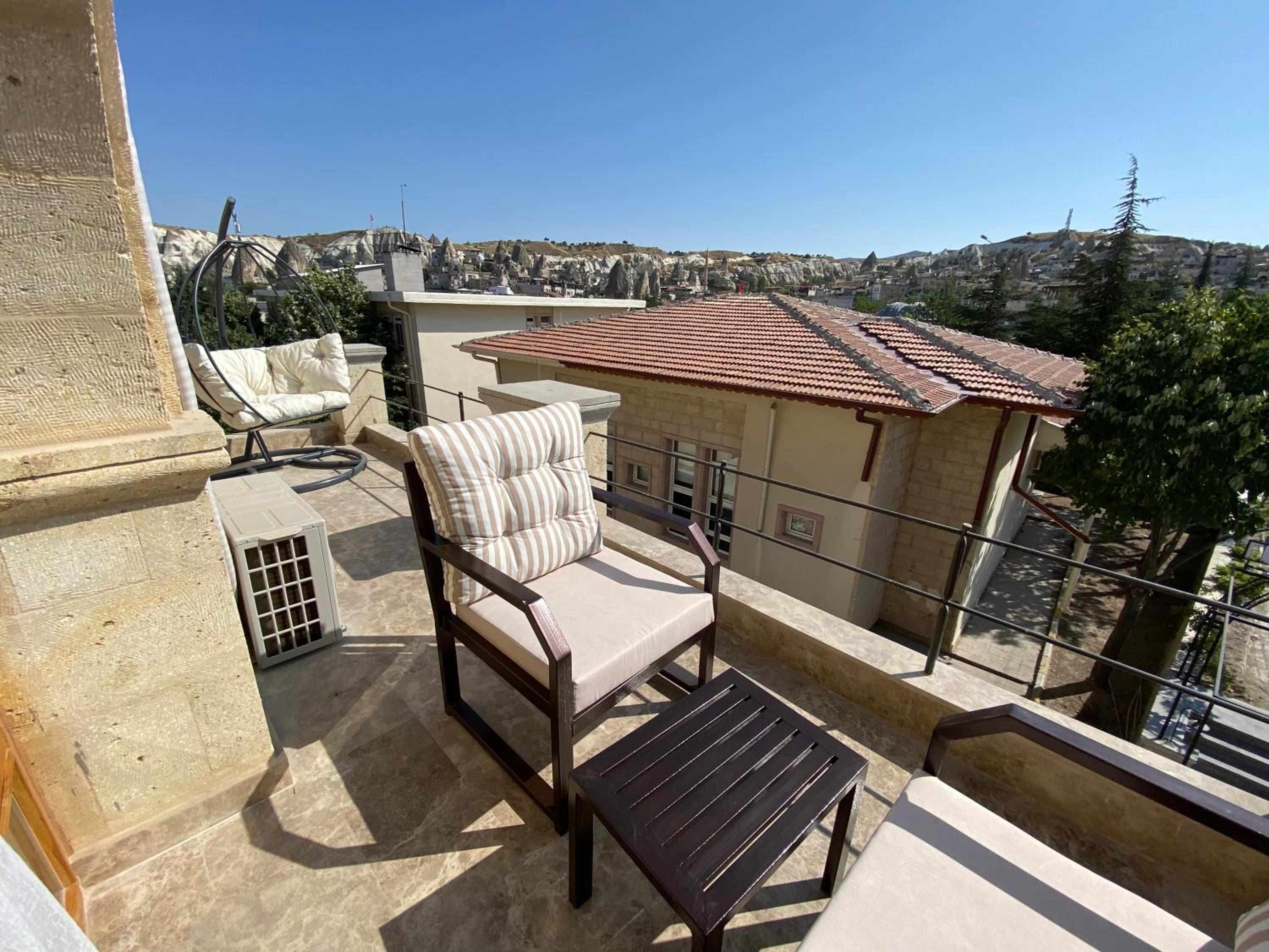 Stone Suite with Balcony - Photo 12