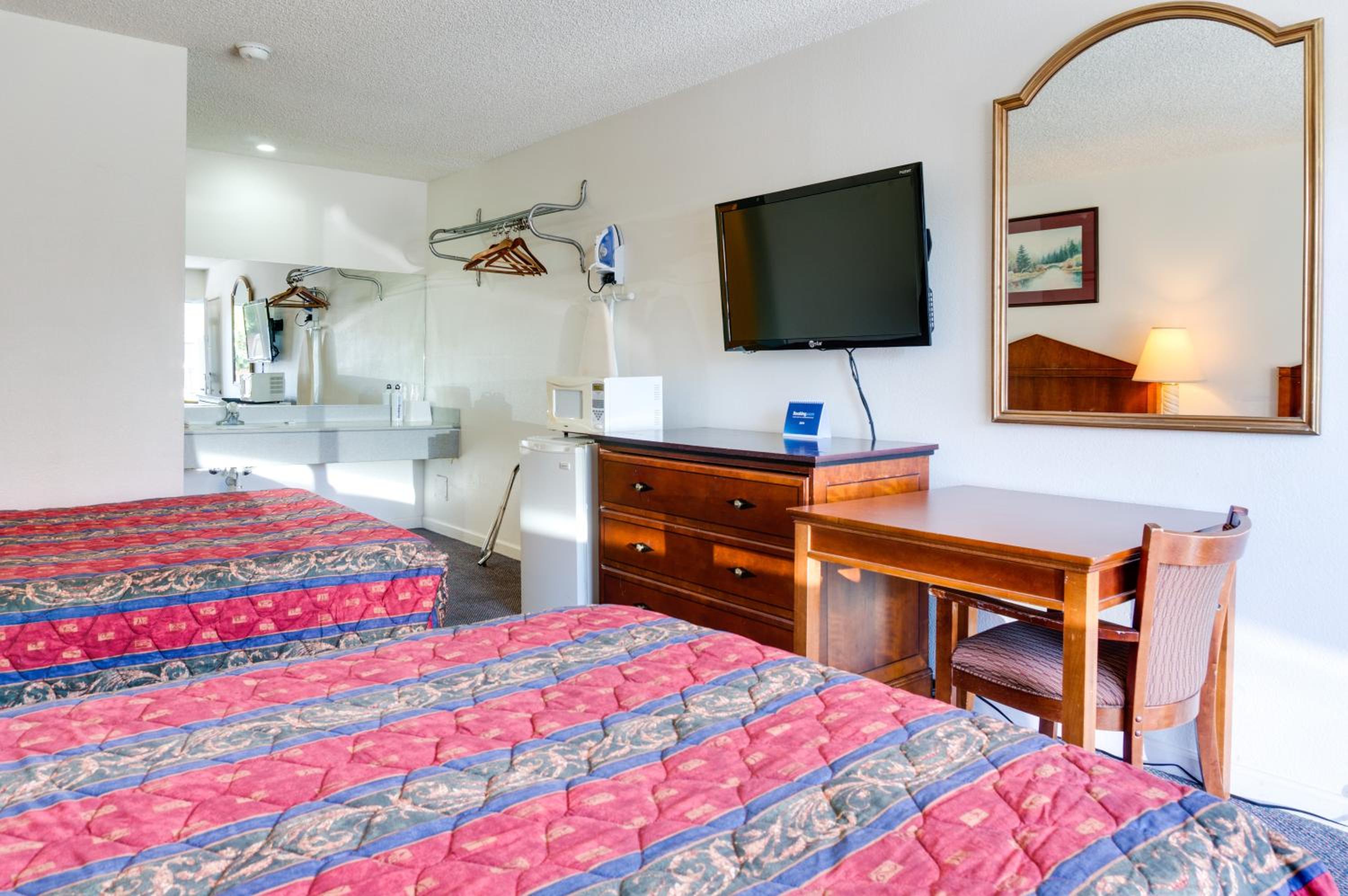 Double Room with Two Double Beds photo 2