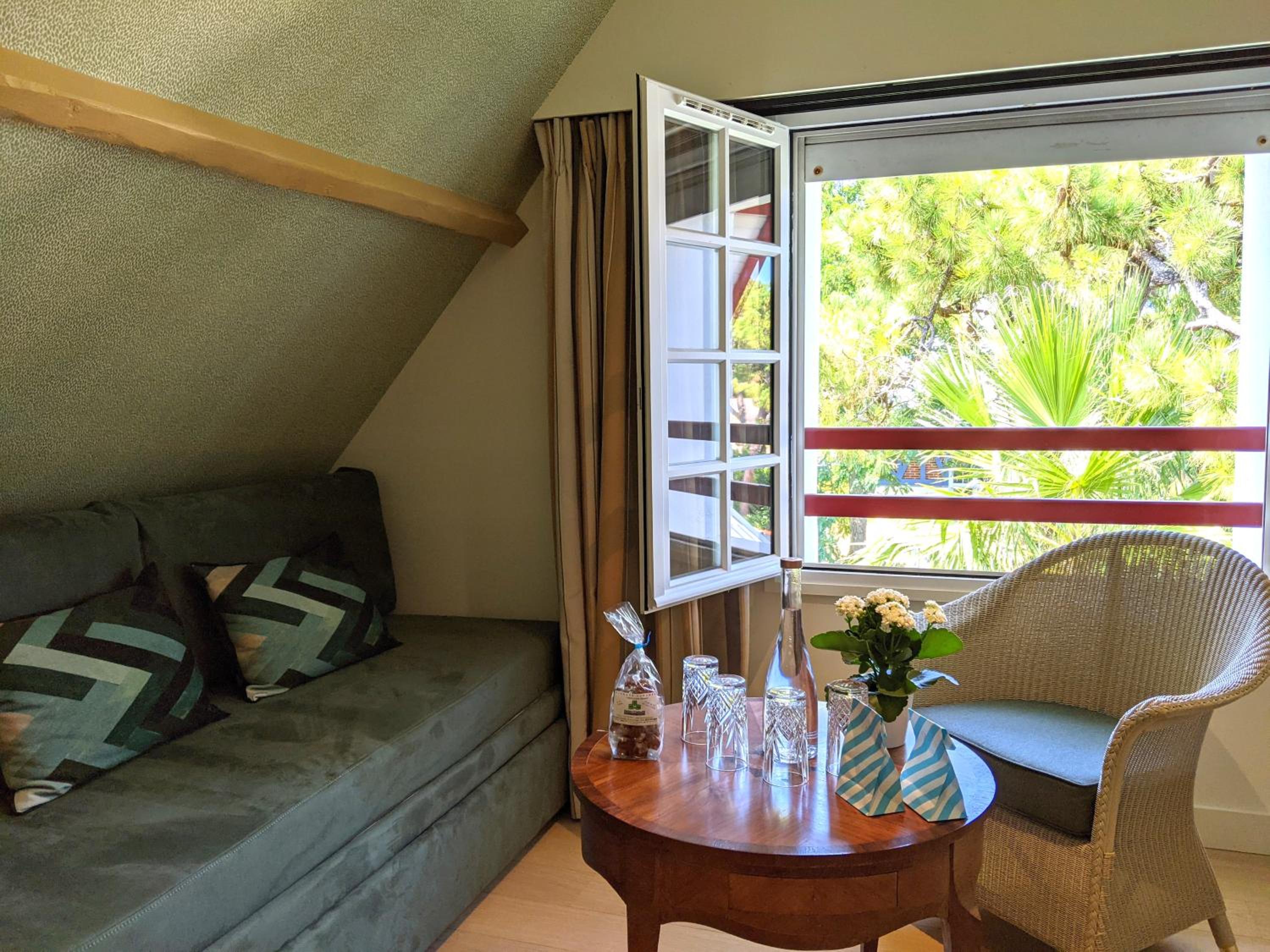 Suite - Photo 7