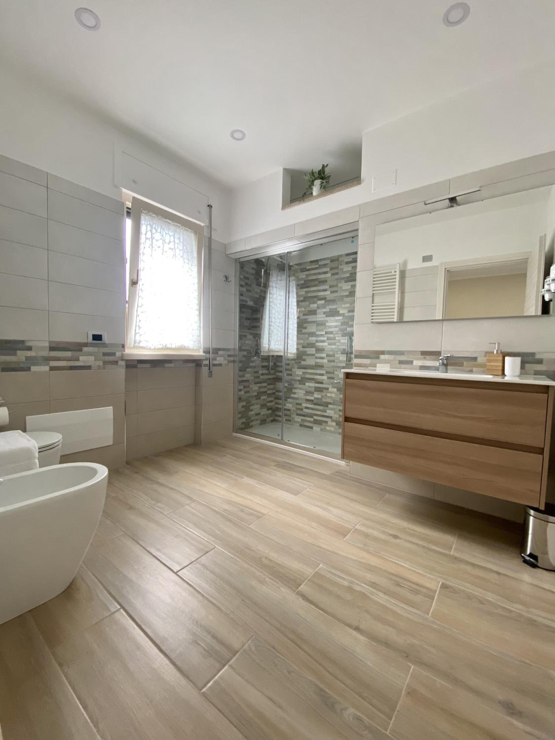 Quadruple Room with Private Bathroom photo 3