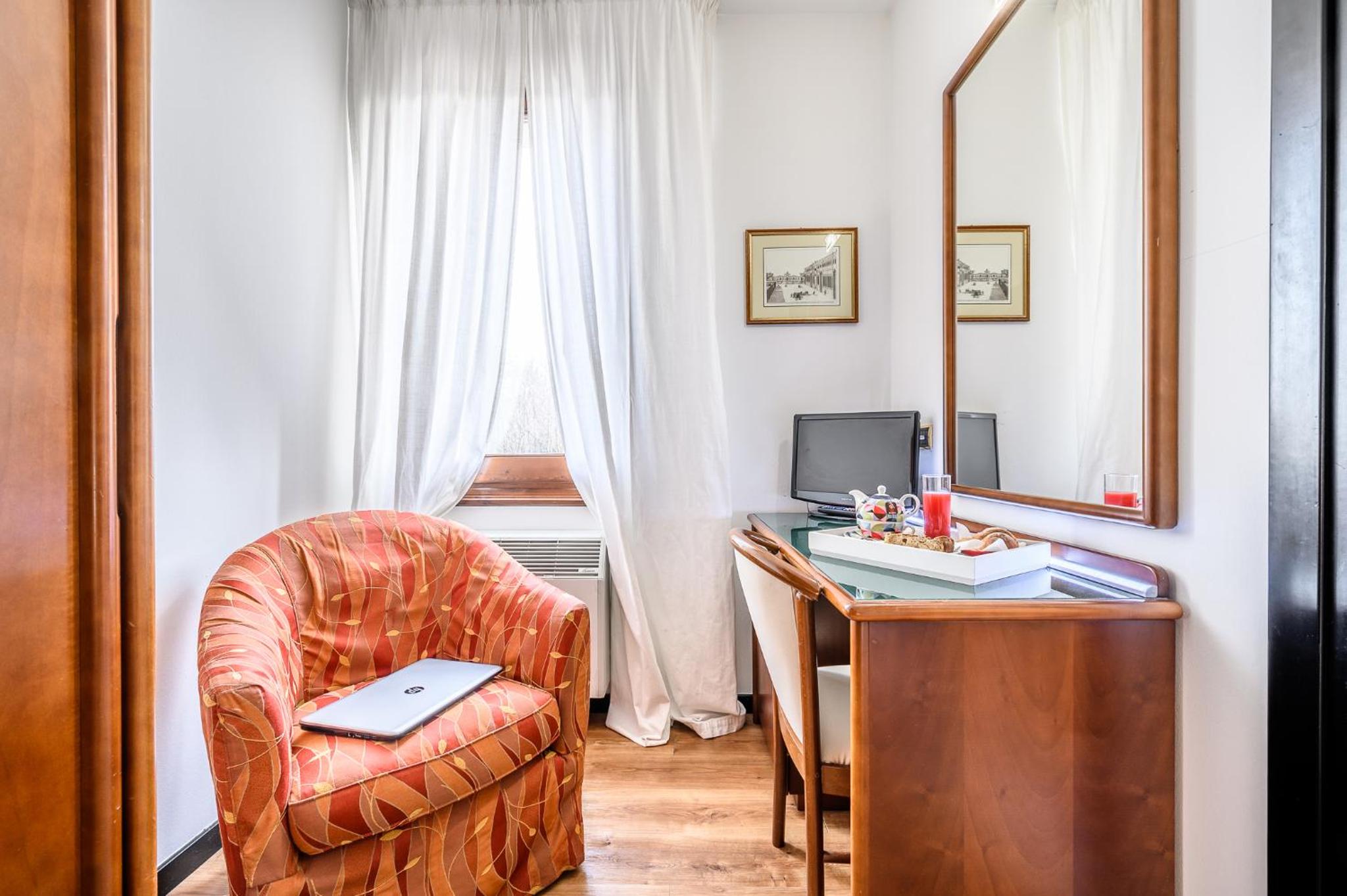 Standard Single Room photo 2