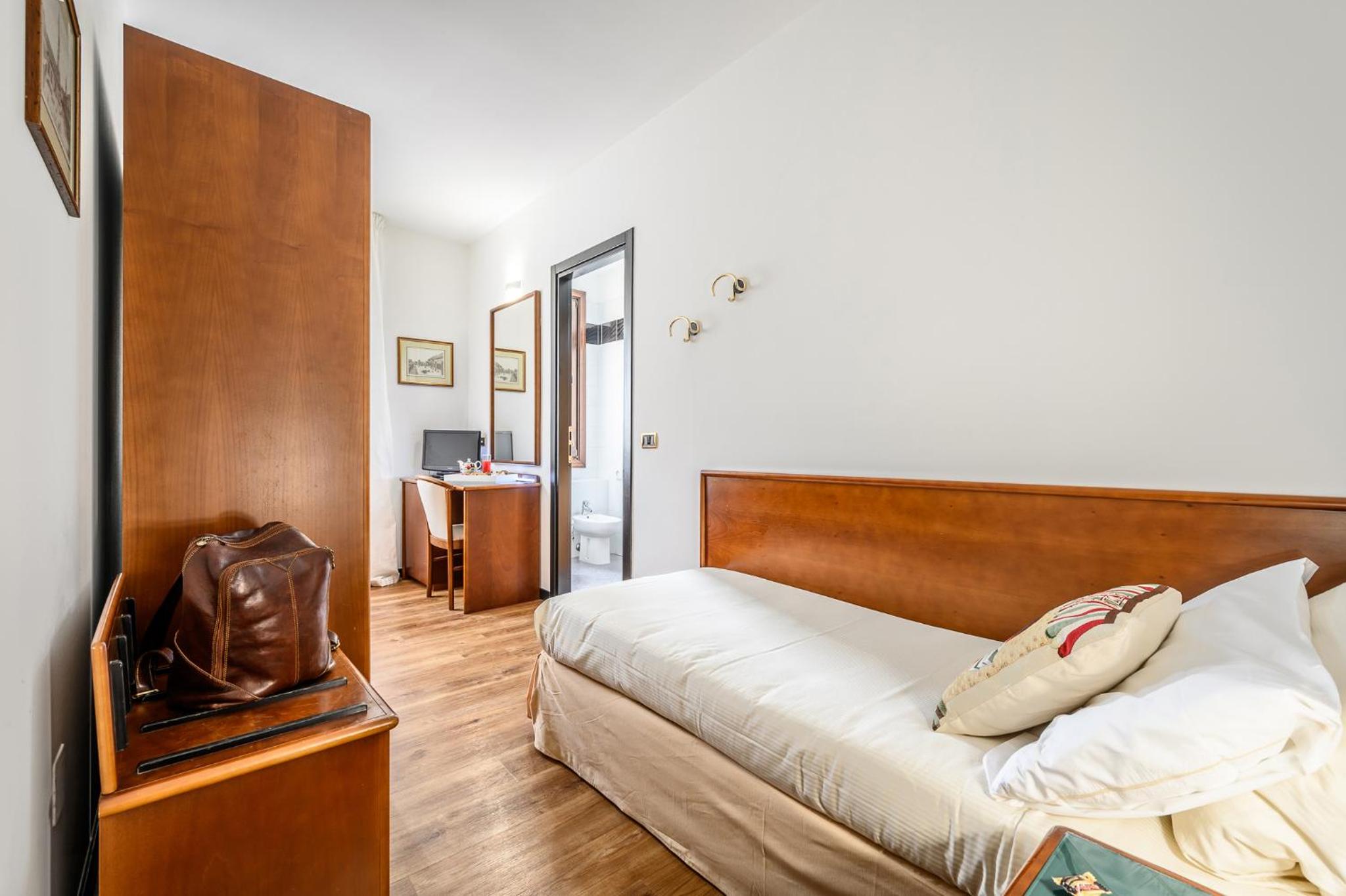 Small Single Room photo 2