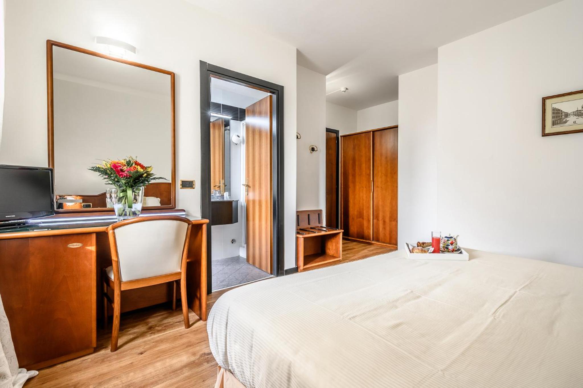 Standard Double or Twin Room photo 3