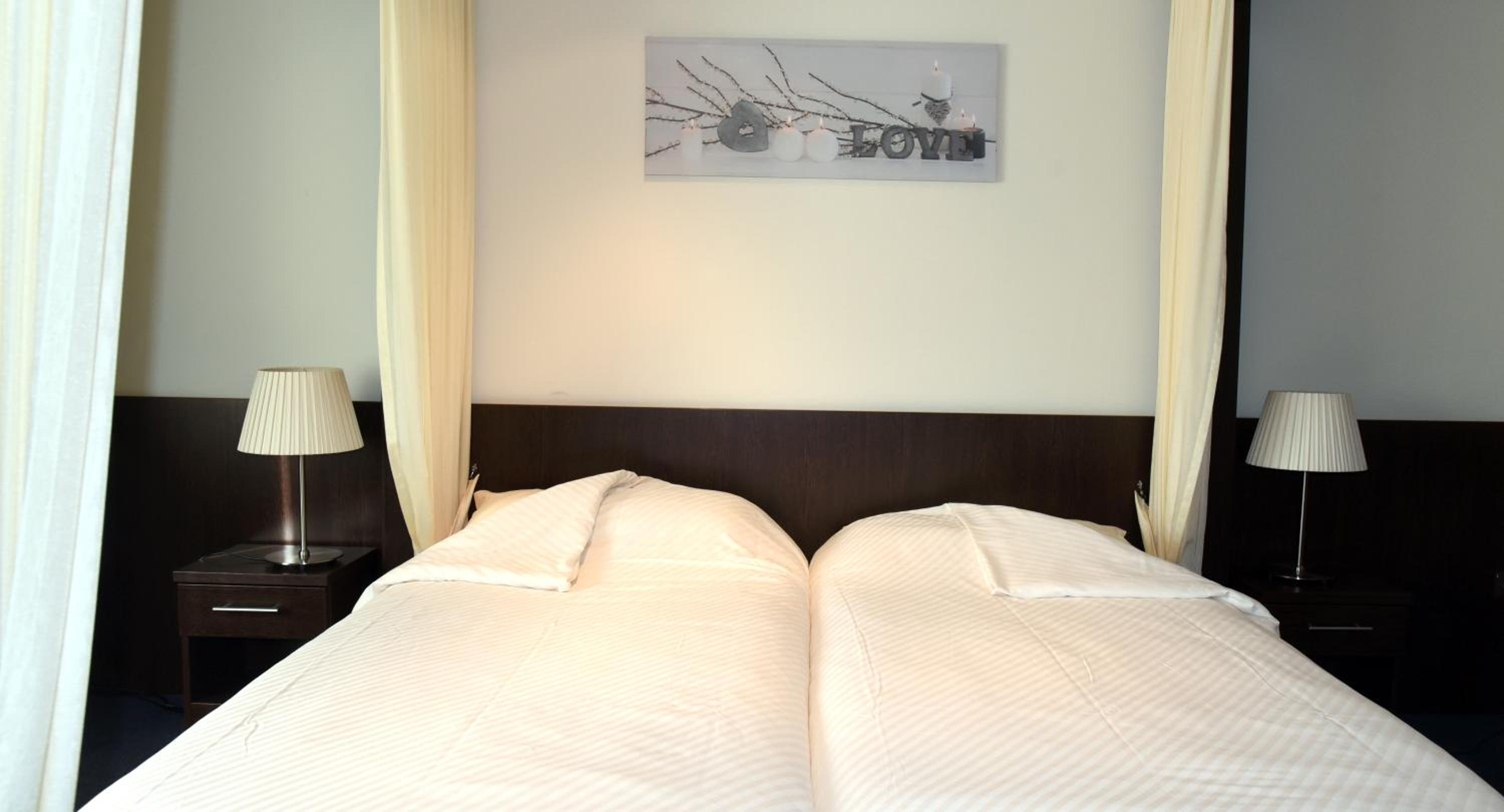 Double Room - Photo 2