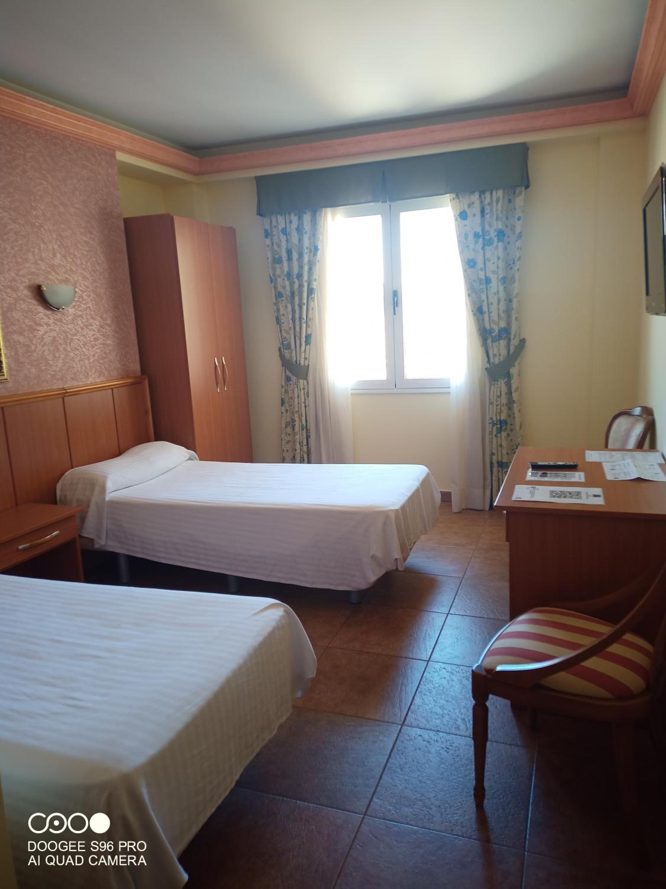 Small Twin Room photo 2