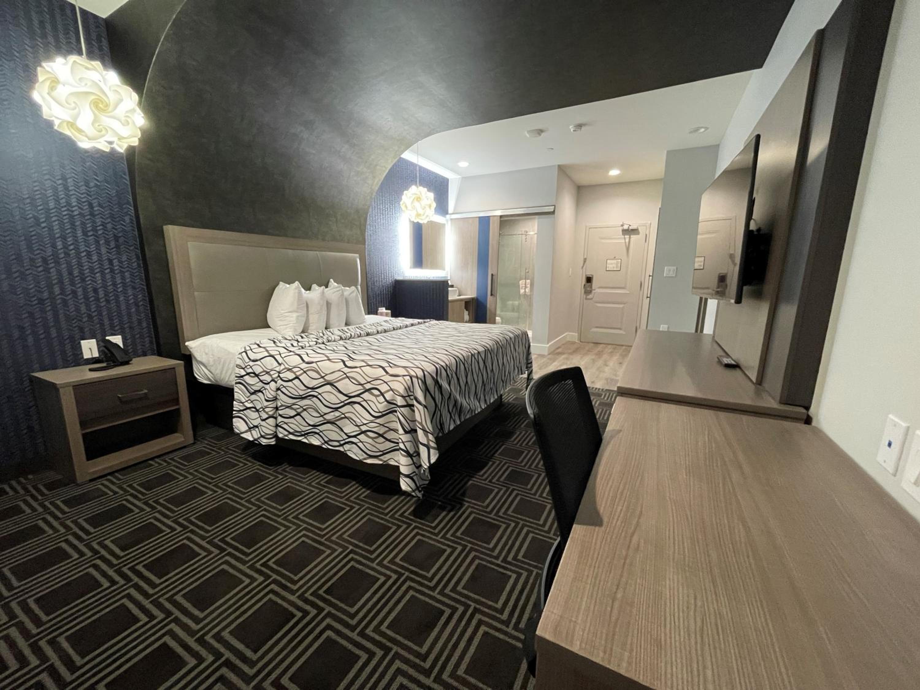 Deluxe King Room - Photo 1