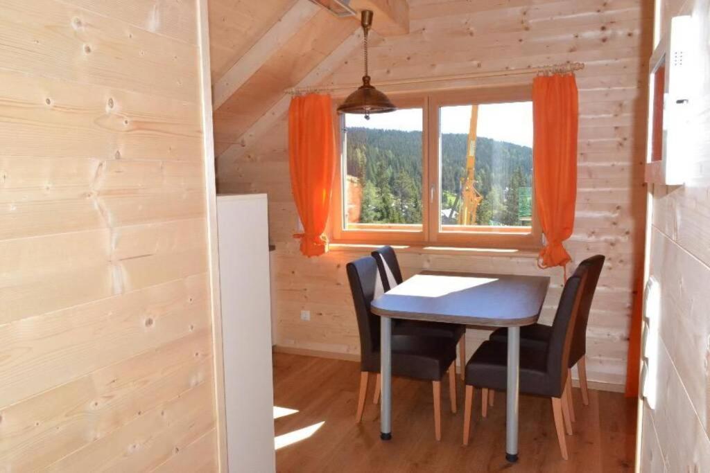 One-Bedroom Apartment with Balcony photo 2