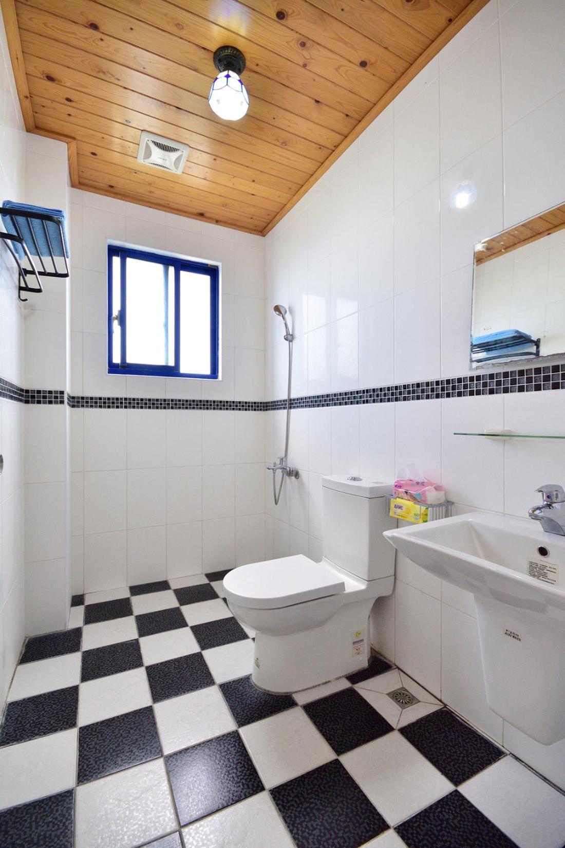 Double or Twin Room with Private Bathroom photo 3