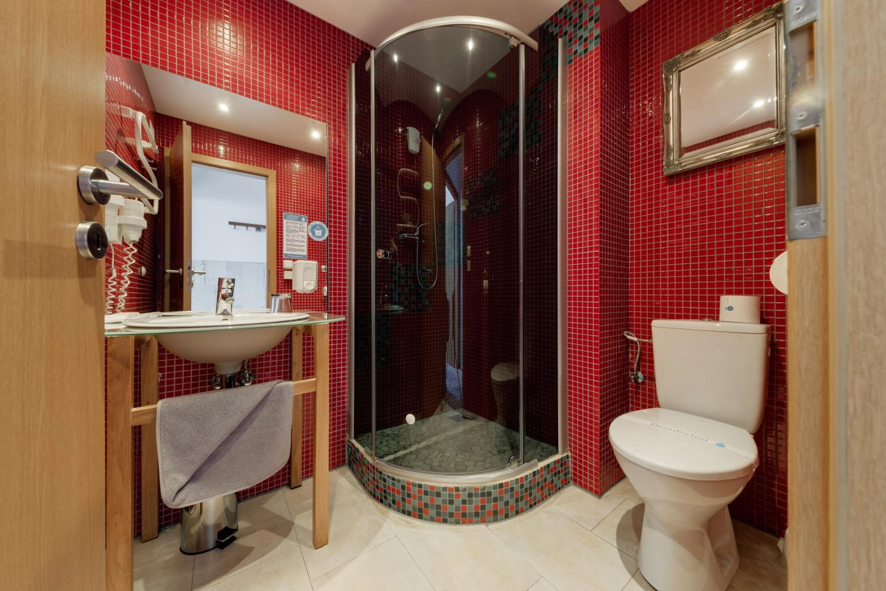 Double or Twin Room - Photo 17