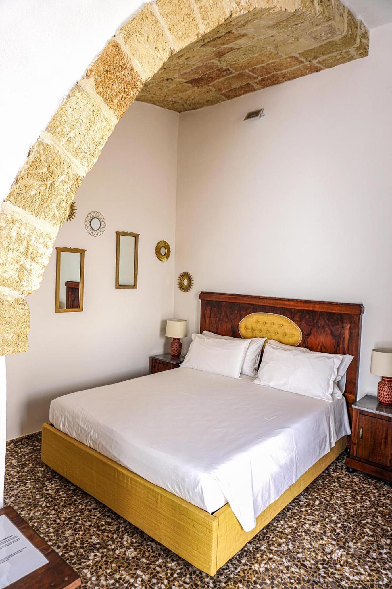 Queen Room with Garden View - Photo 12