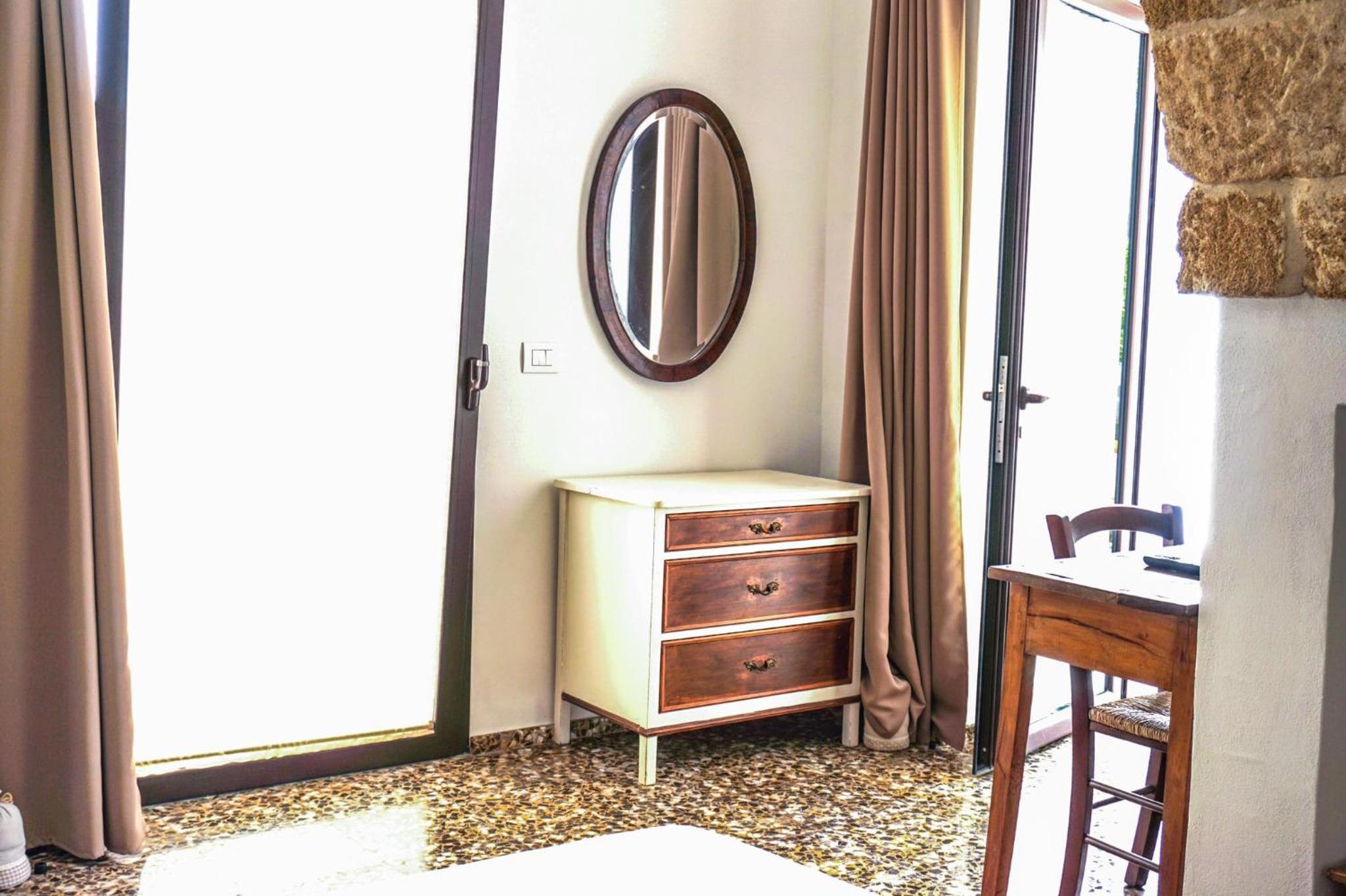Queen Room with Garden View - Photo 2