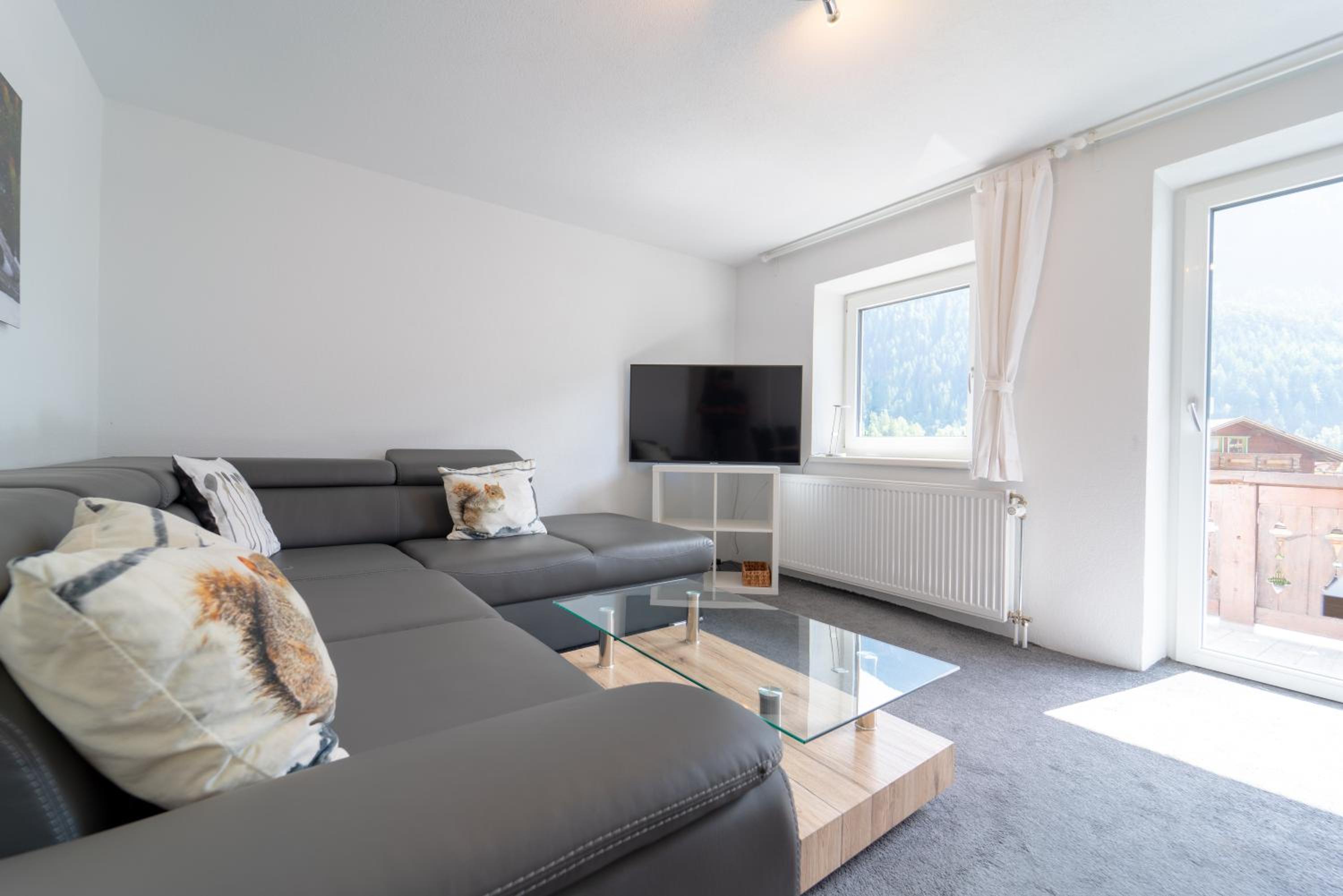 Apartment with 2 bedrooms and balcony photo 1