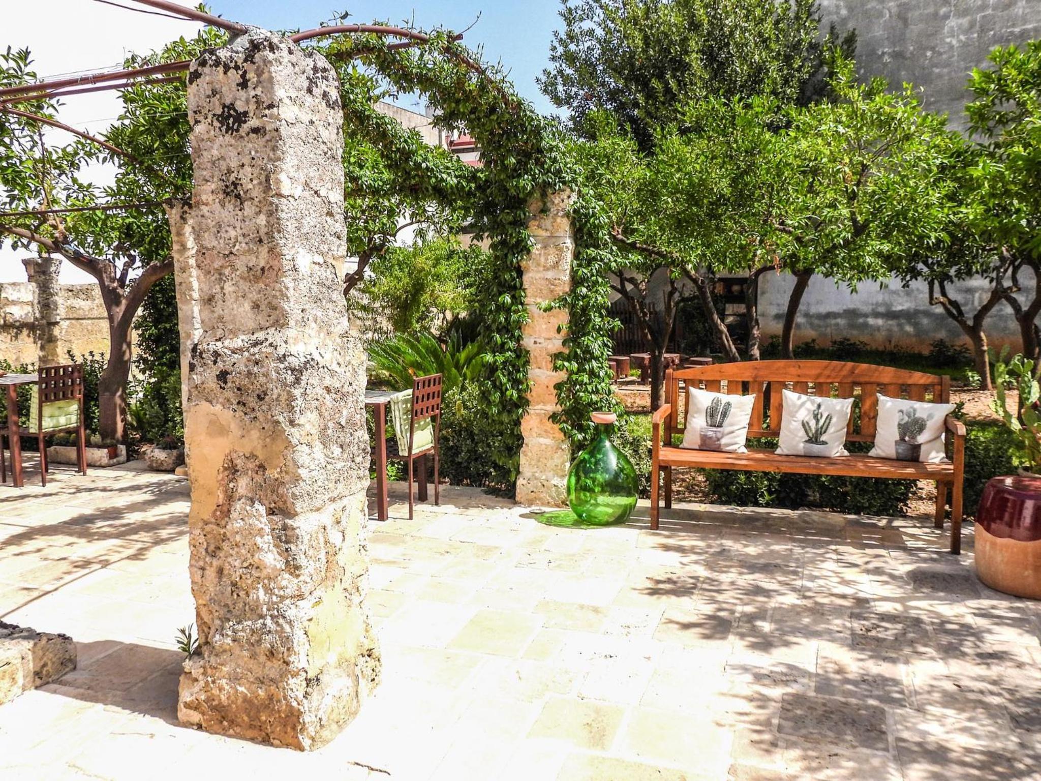 Double Room with Garden View - Photo 3