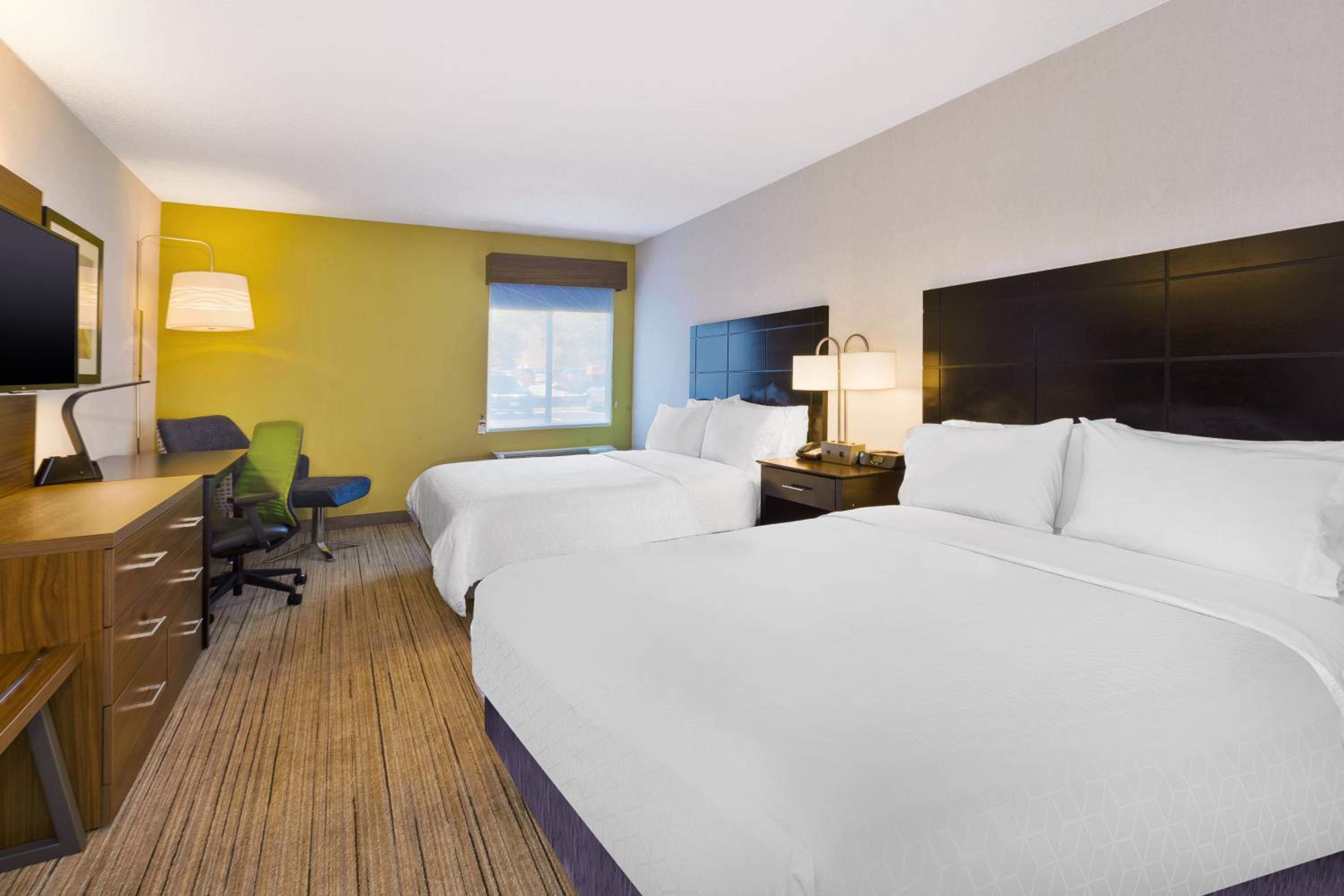 Standard Queen Room with Two Queen Beds - Photo 1