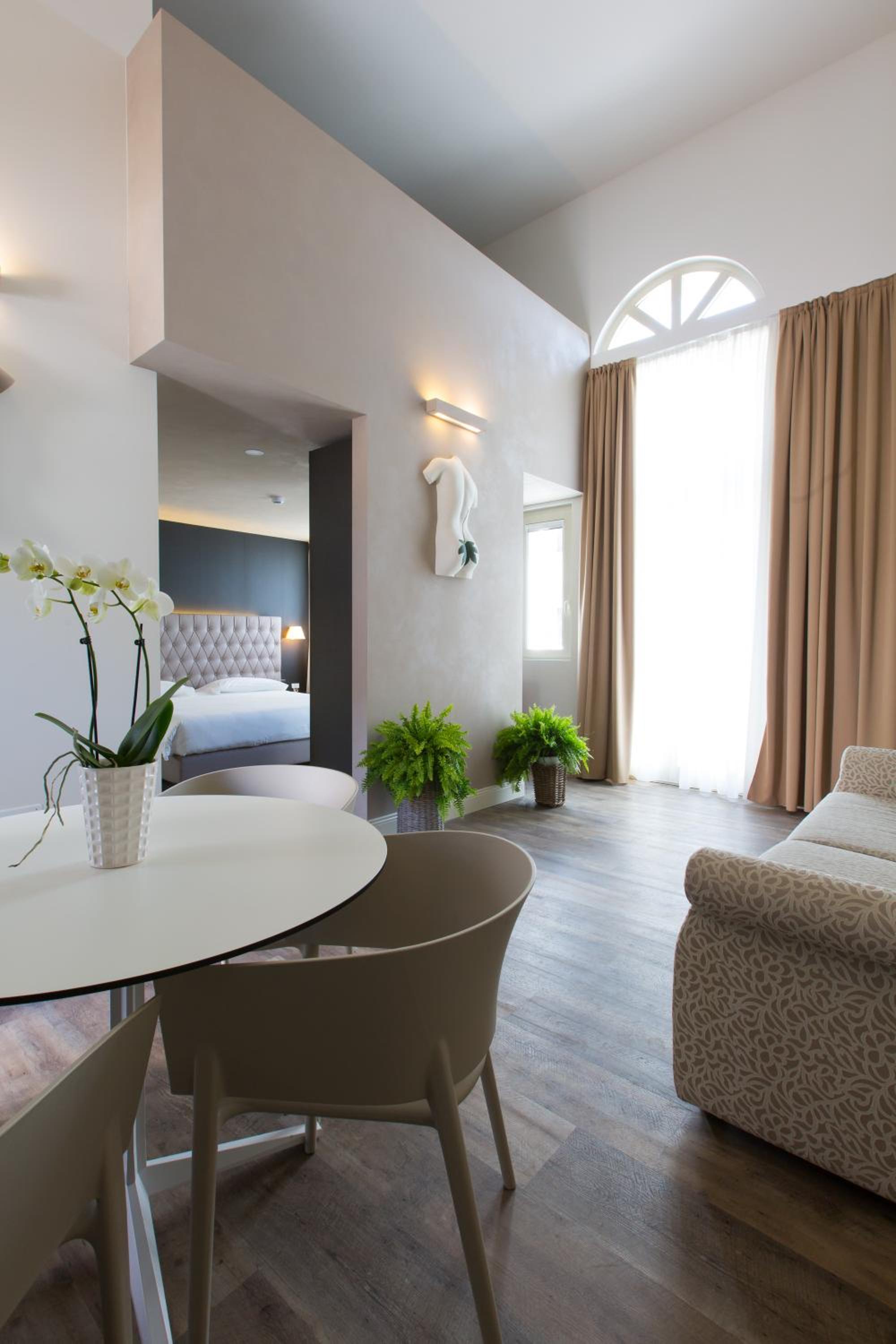 Family Room with Lake View photo 2
