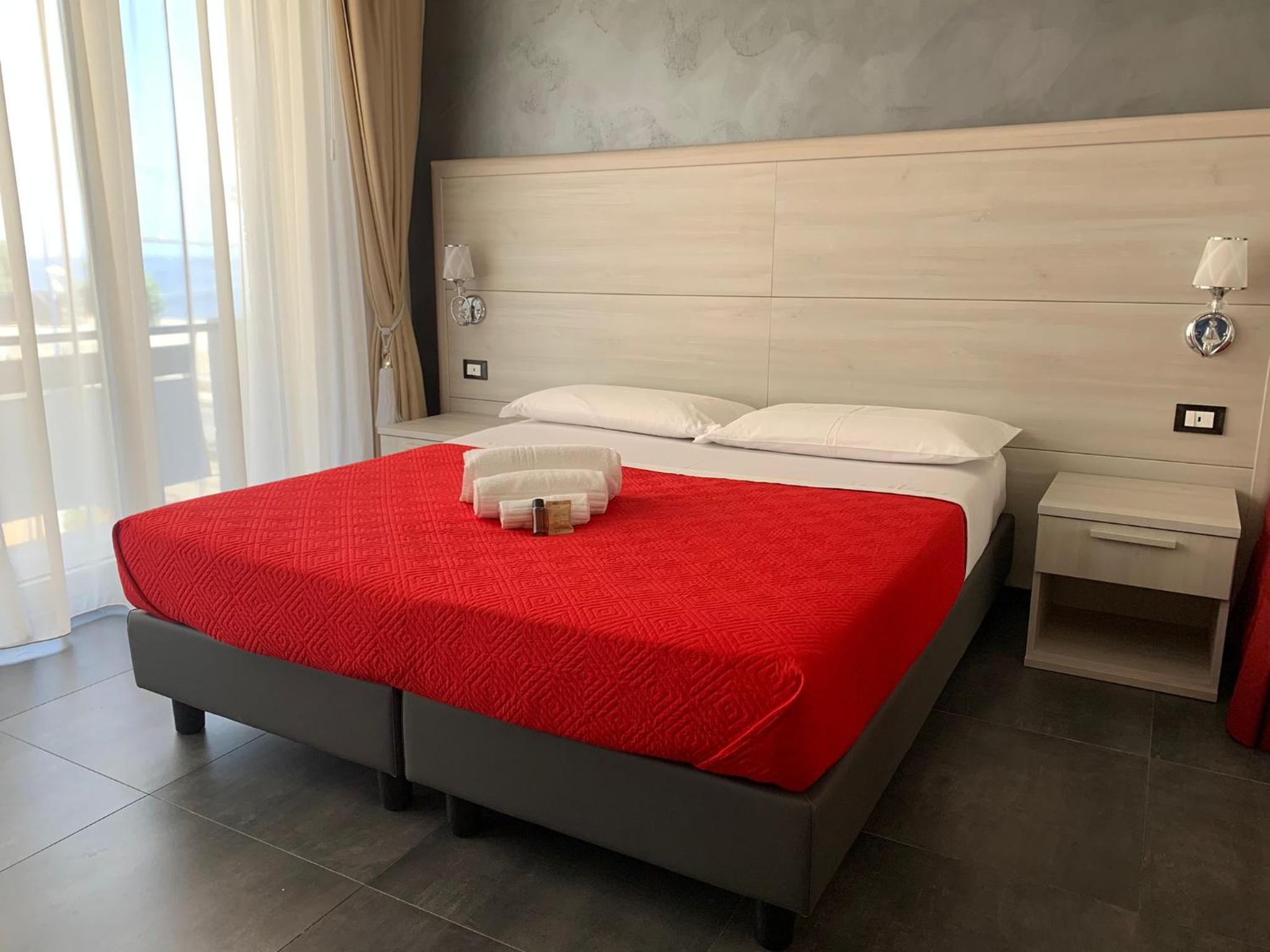 Deluxe Double or Twin Room with Sea View - Photo 8