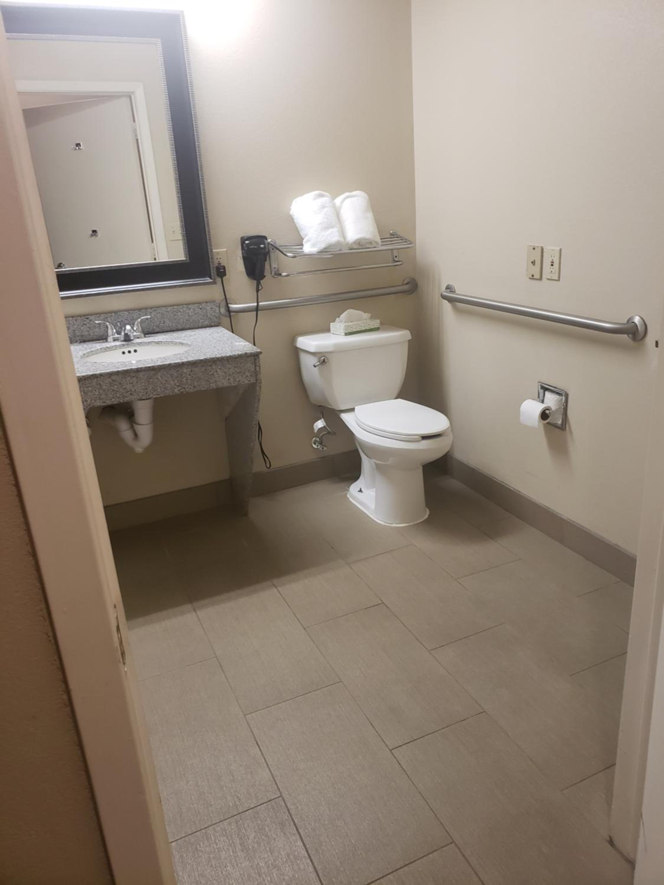 King Suite - Accessible/Non-Smoking - Photo 2