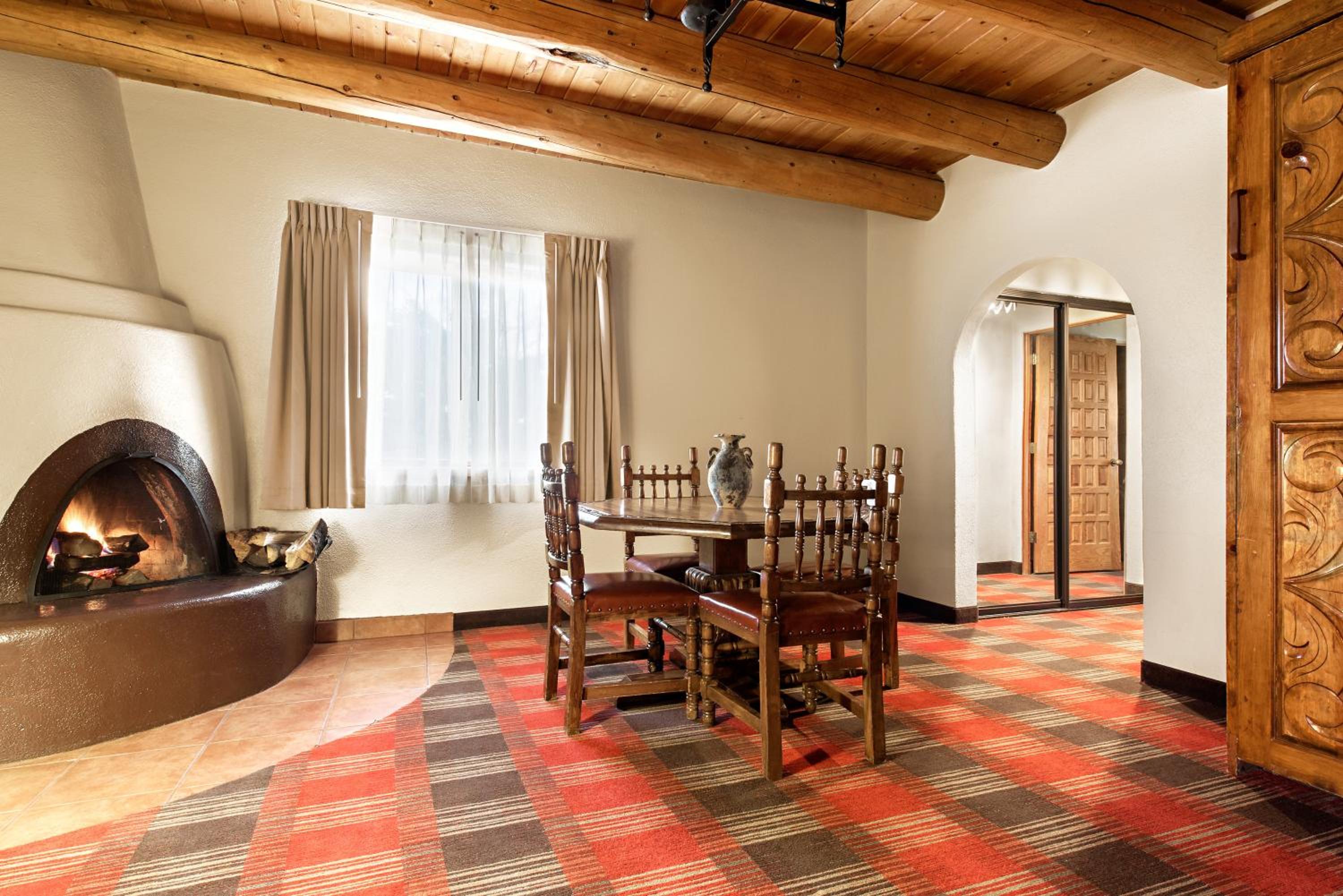 Deluxe Suite - Photo 12
