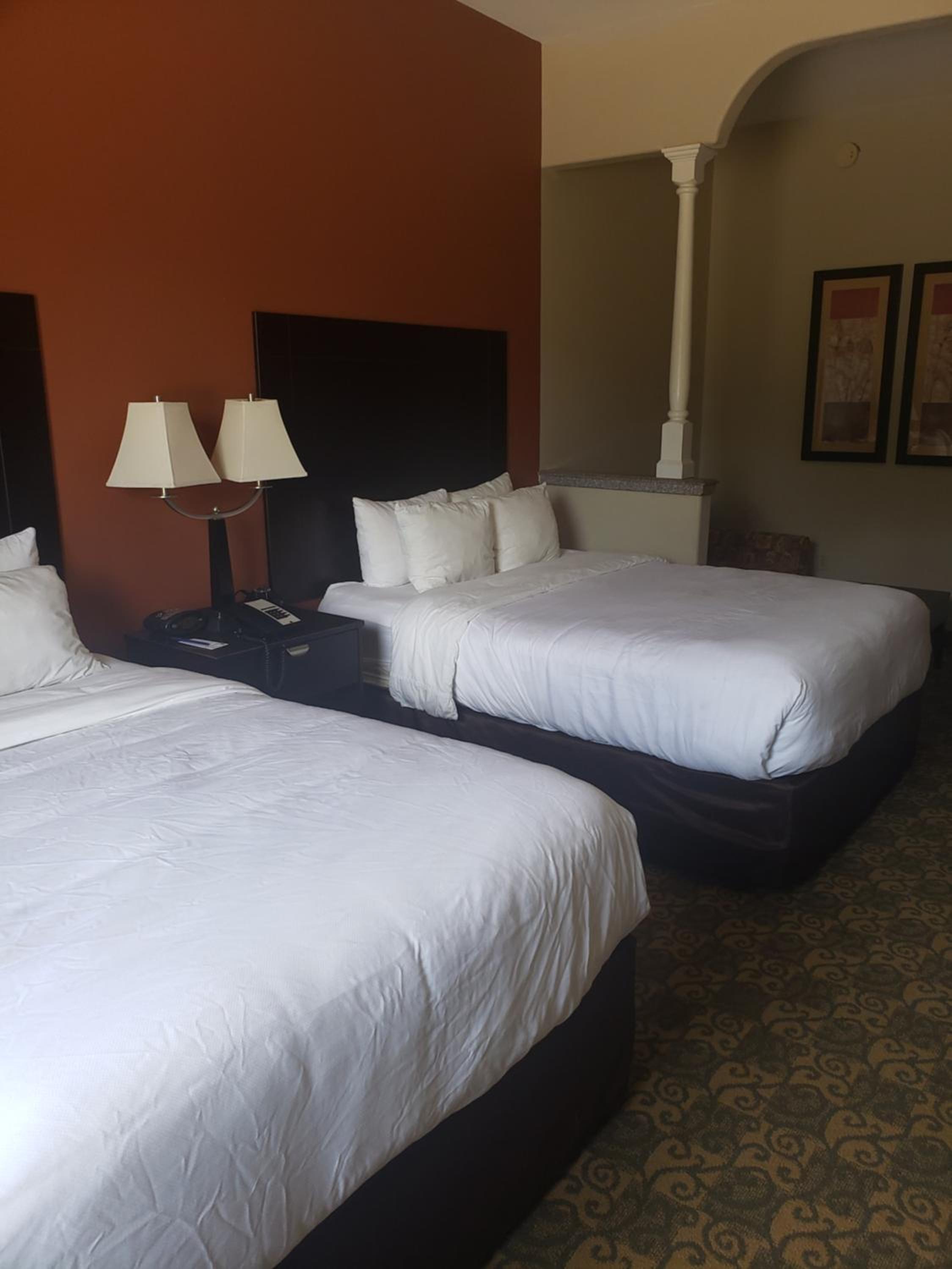 Queen Suite with Two Queen Beds - Non-Smoking - Photo 3