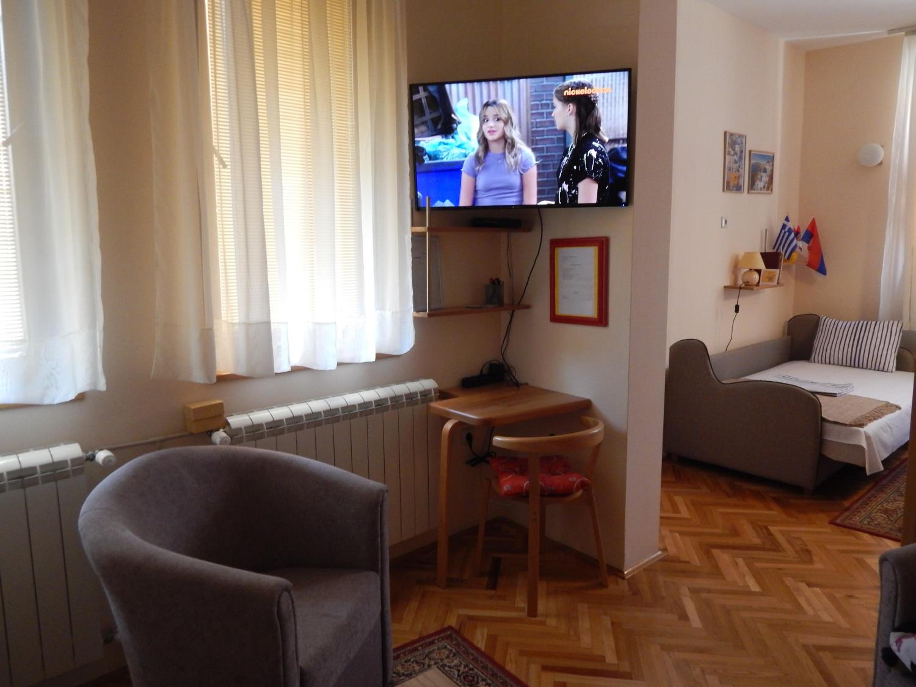 One-Bedroom Apartment photo 1