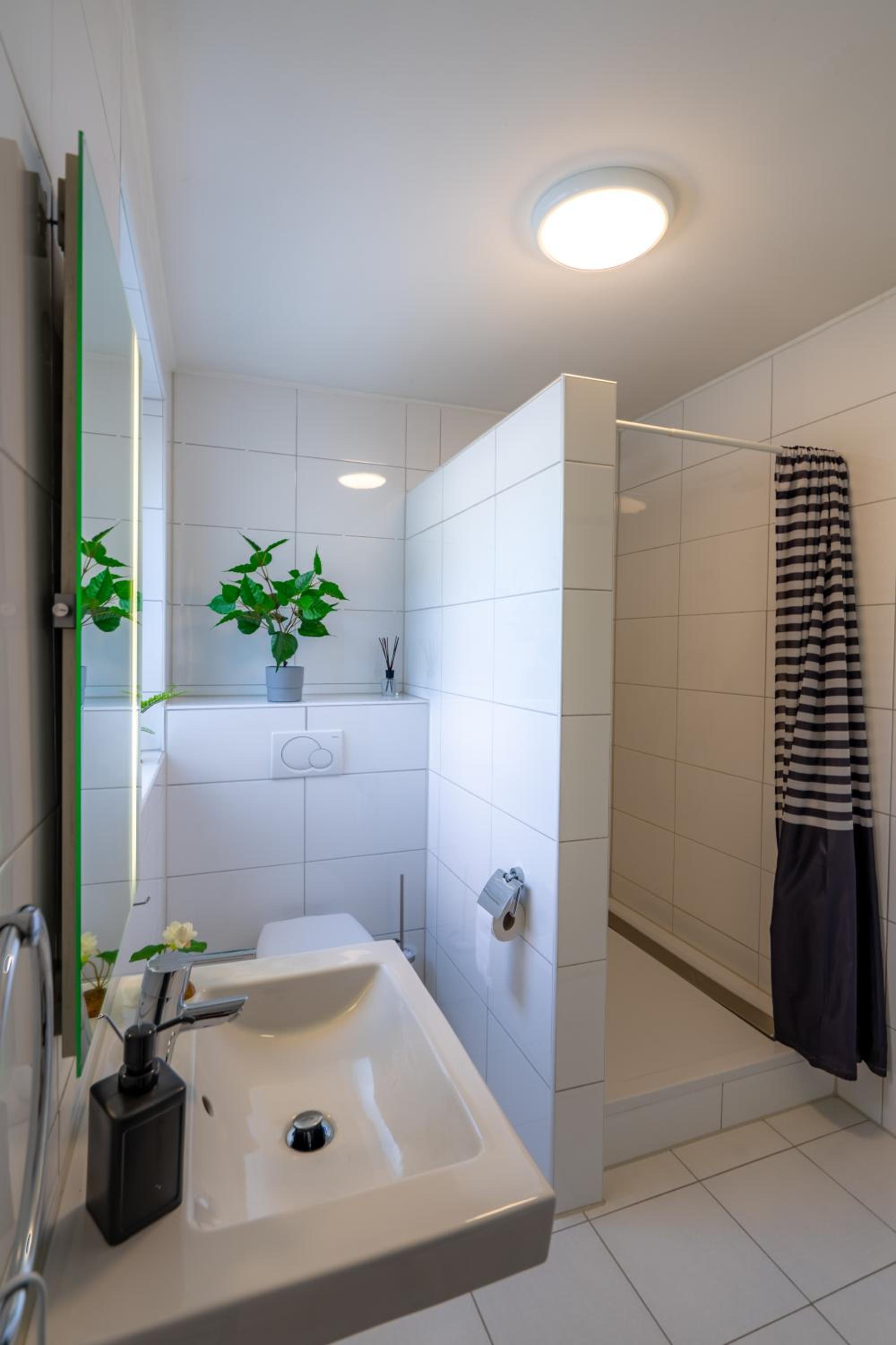 Two-Bedroom Apartment - Photo 2