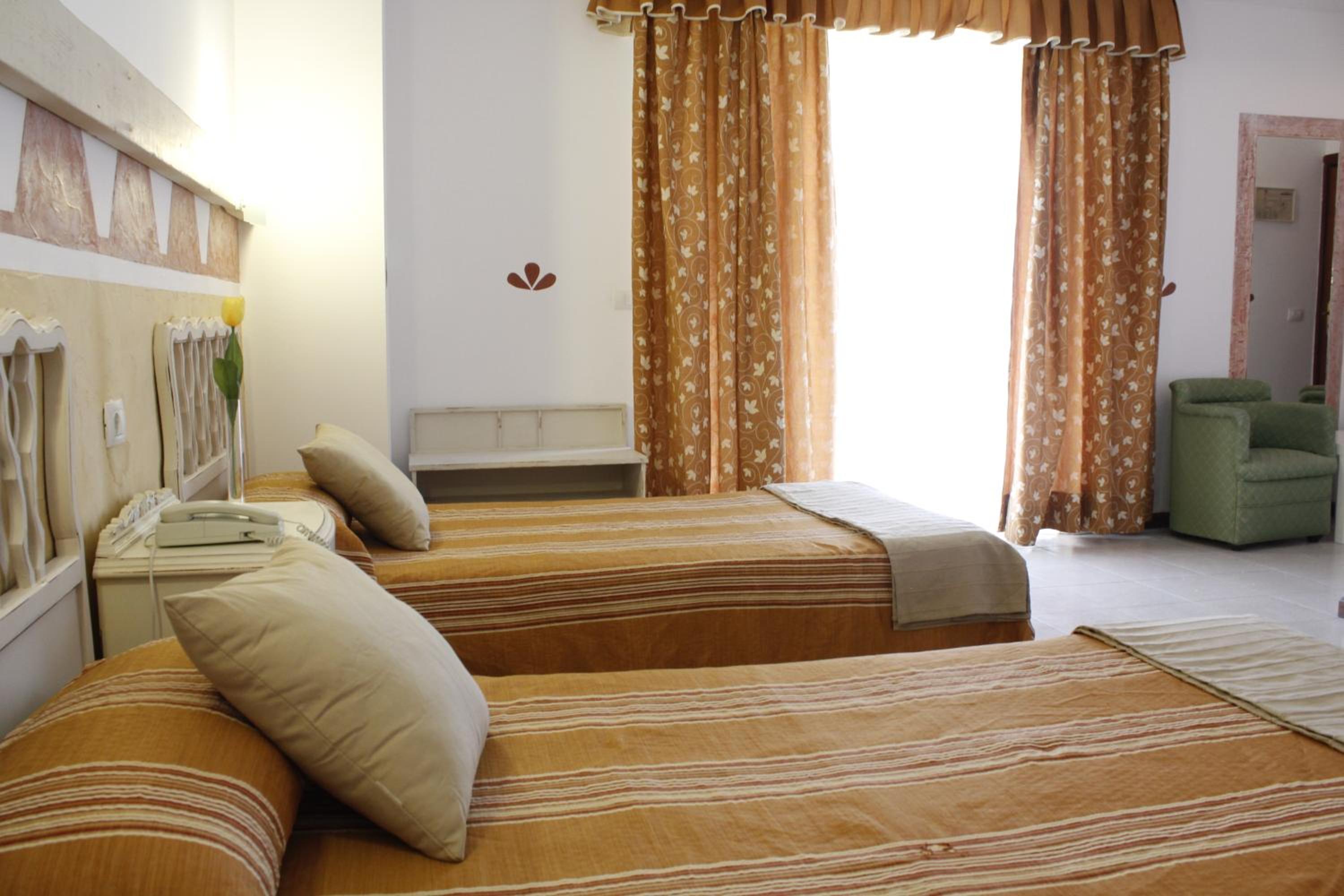 Standard Quadruple Room - Photo 5