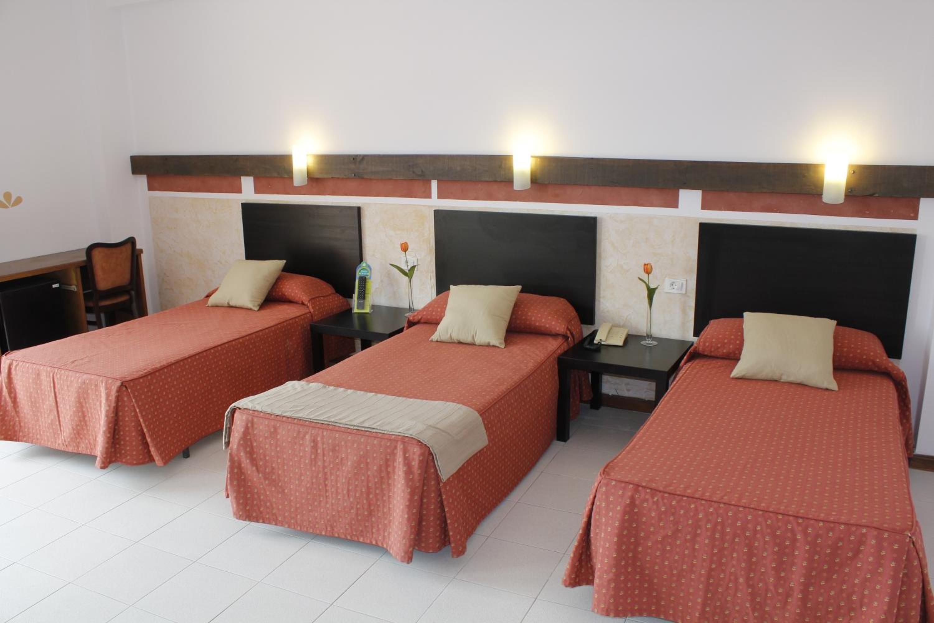 Standard Quadruple Room - Photo 1