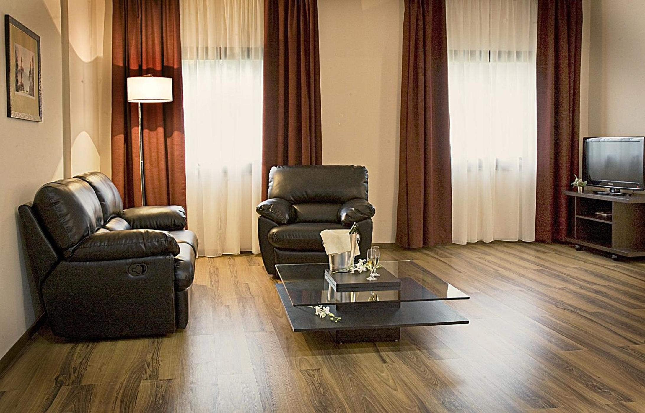 Suite - Photo 3