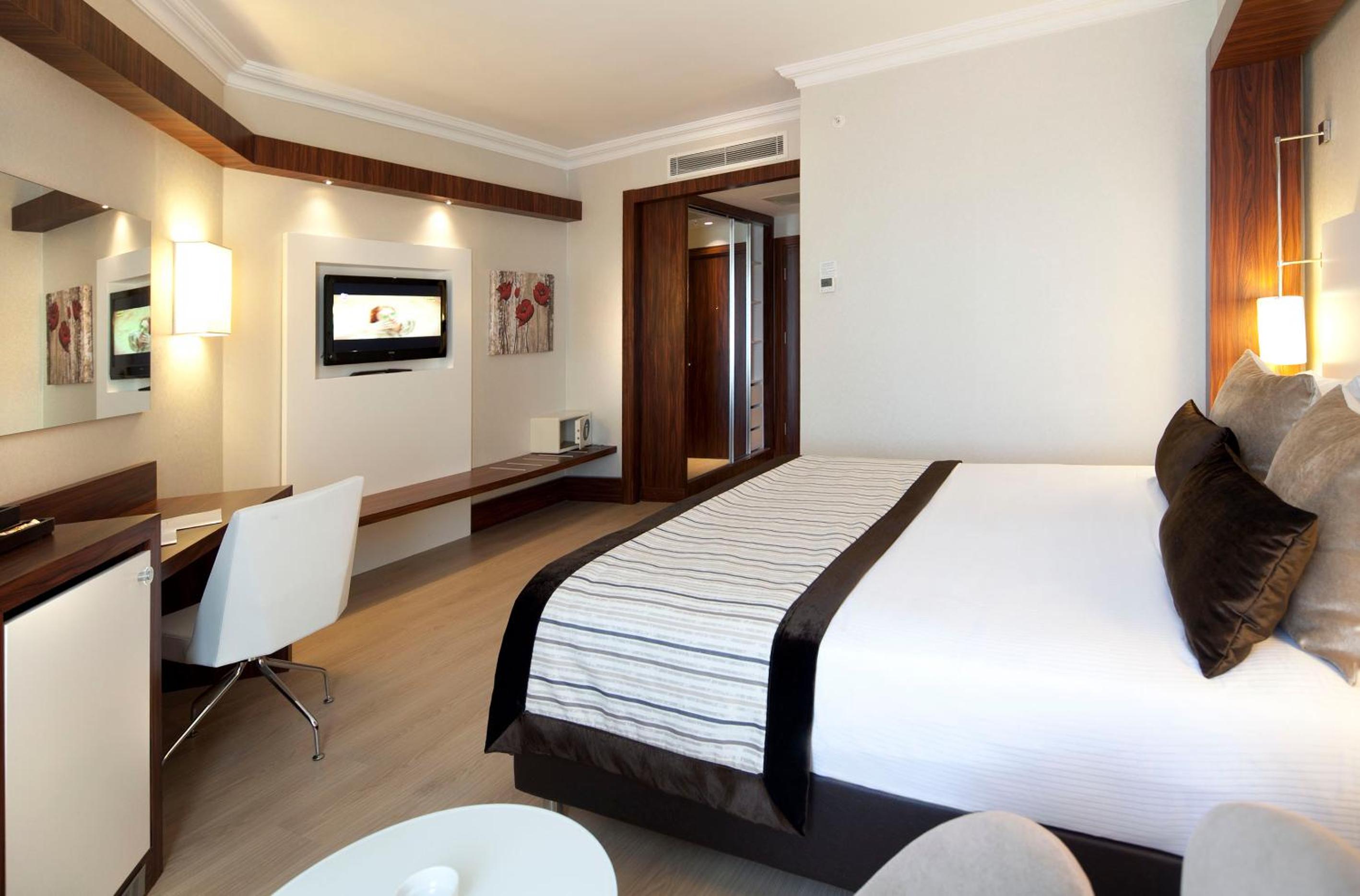 Budget Double or Twin Room (2 Adults + 1 Child)